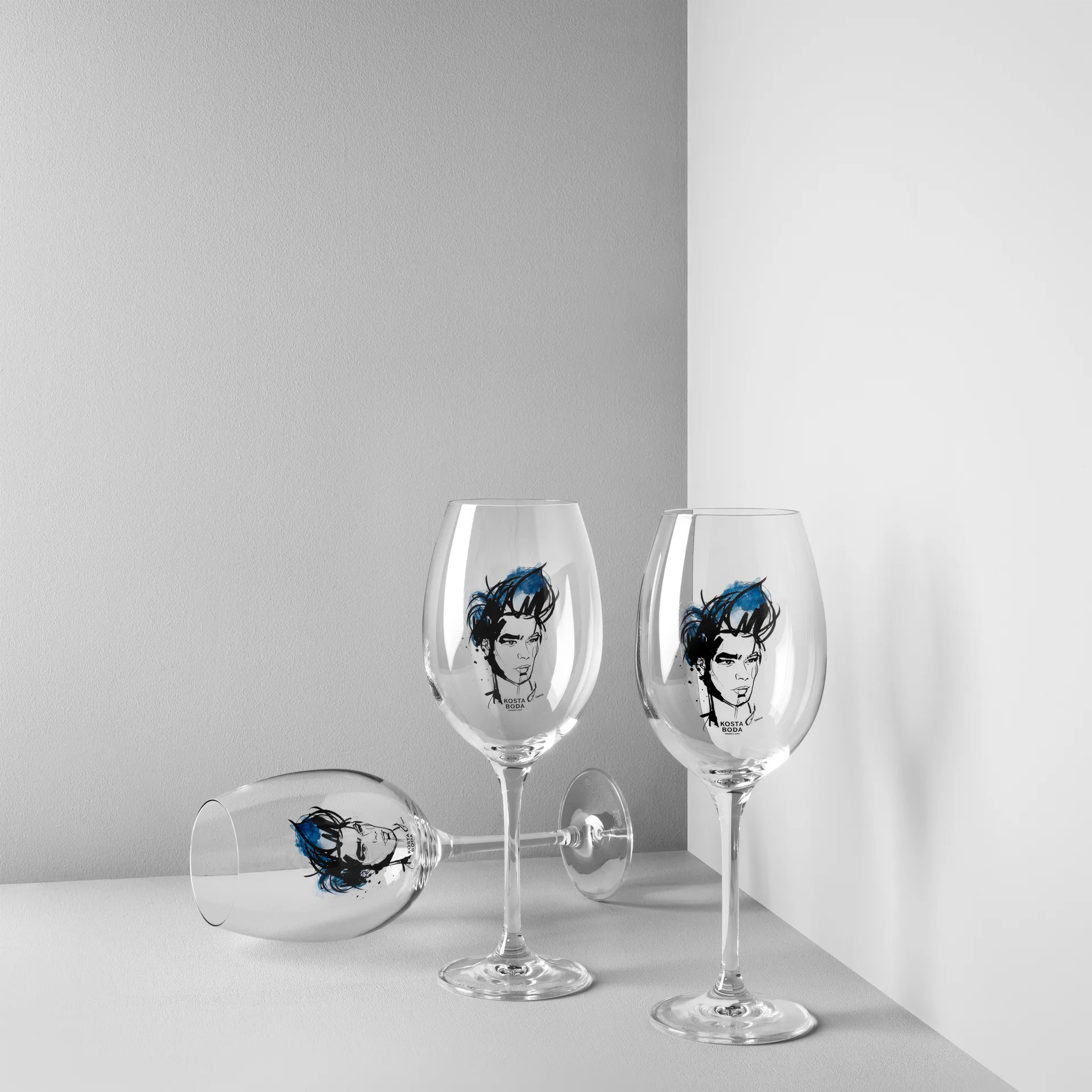 2 Copas de vino All About You 52 cl, Miss him (azul) Kosta Boda