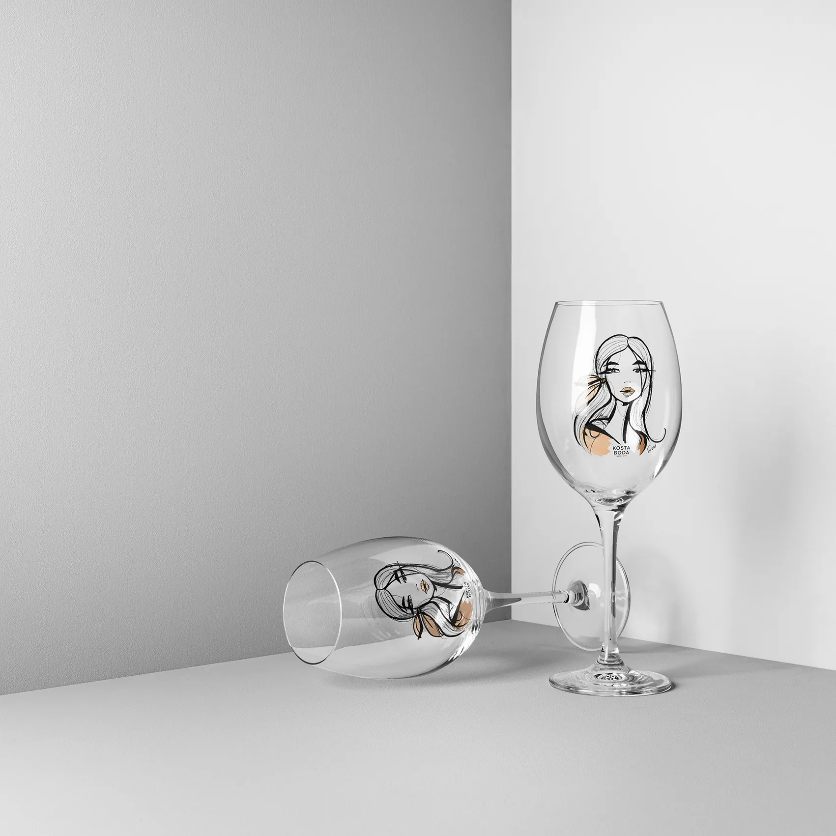 2 Copas de vino All About You 52 cl, Wait for her (dusty pink) Kosta Boda