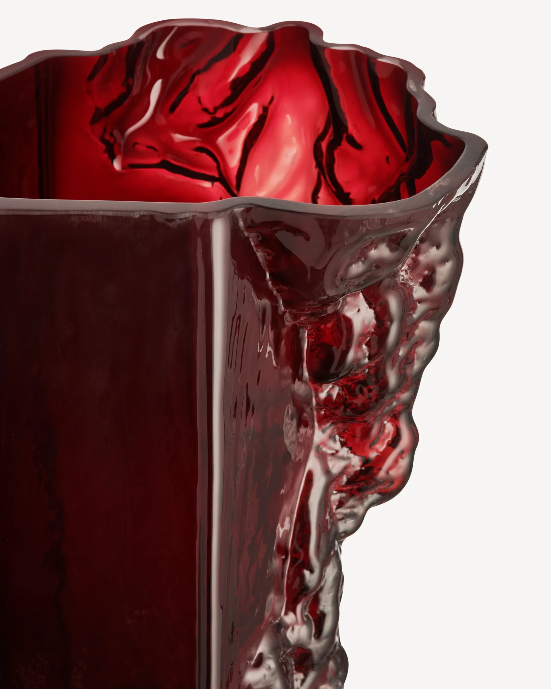 Jarrón Rocky Baroque 35 cm, Oxblood Kosta Boda