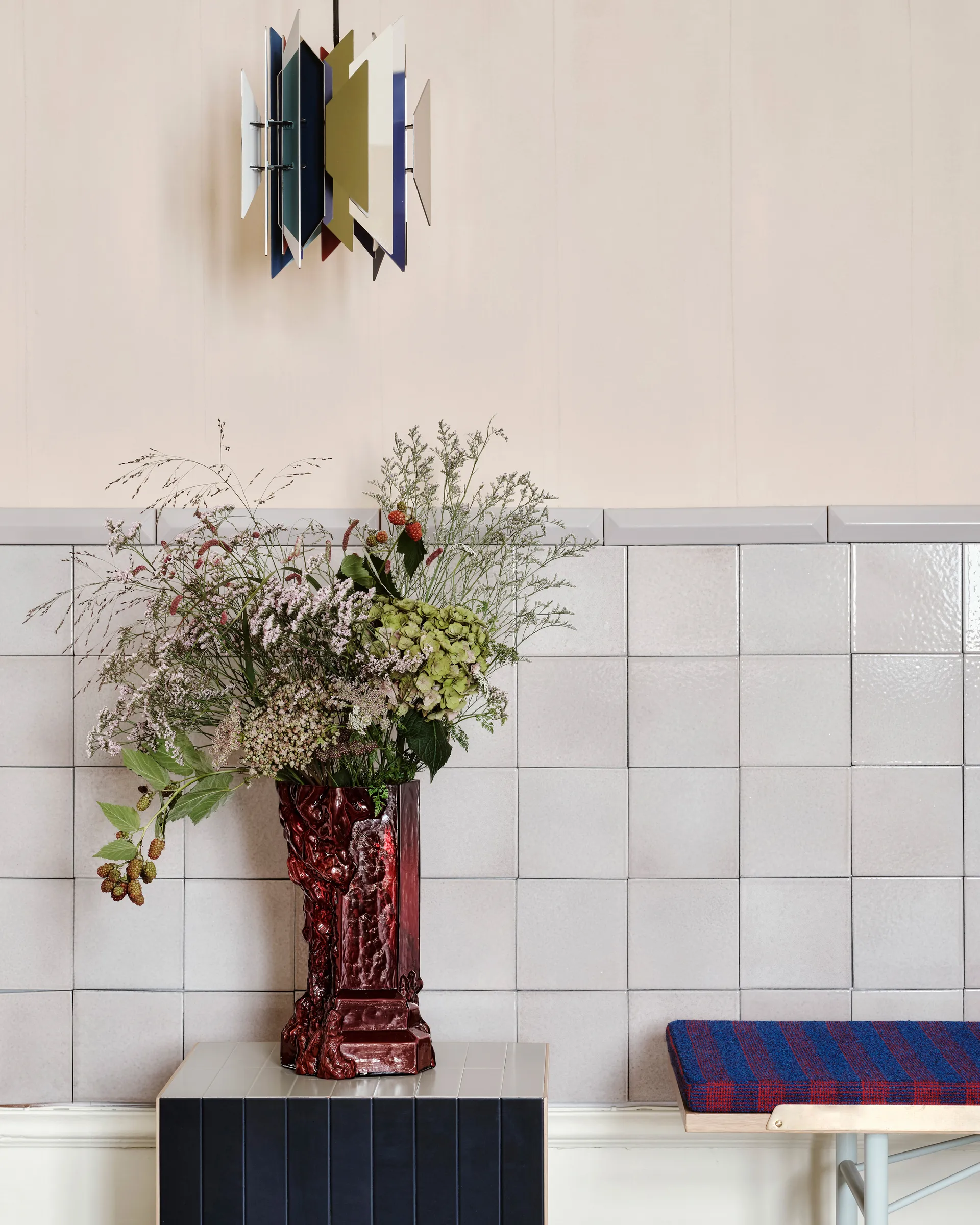 Jarrón Rocky Baroque 35 cm, Oxblood Kosta Boda