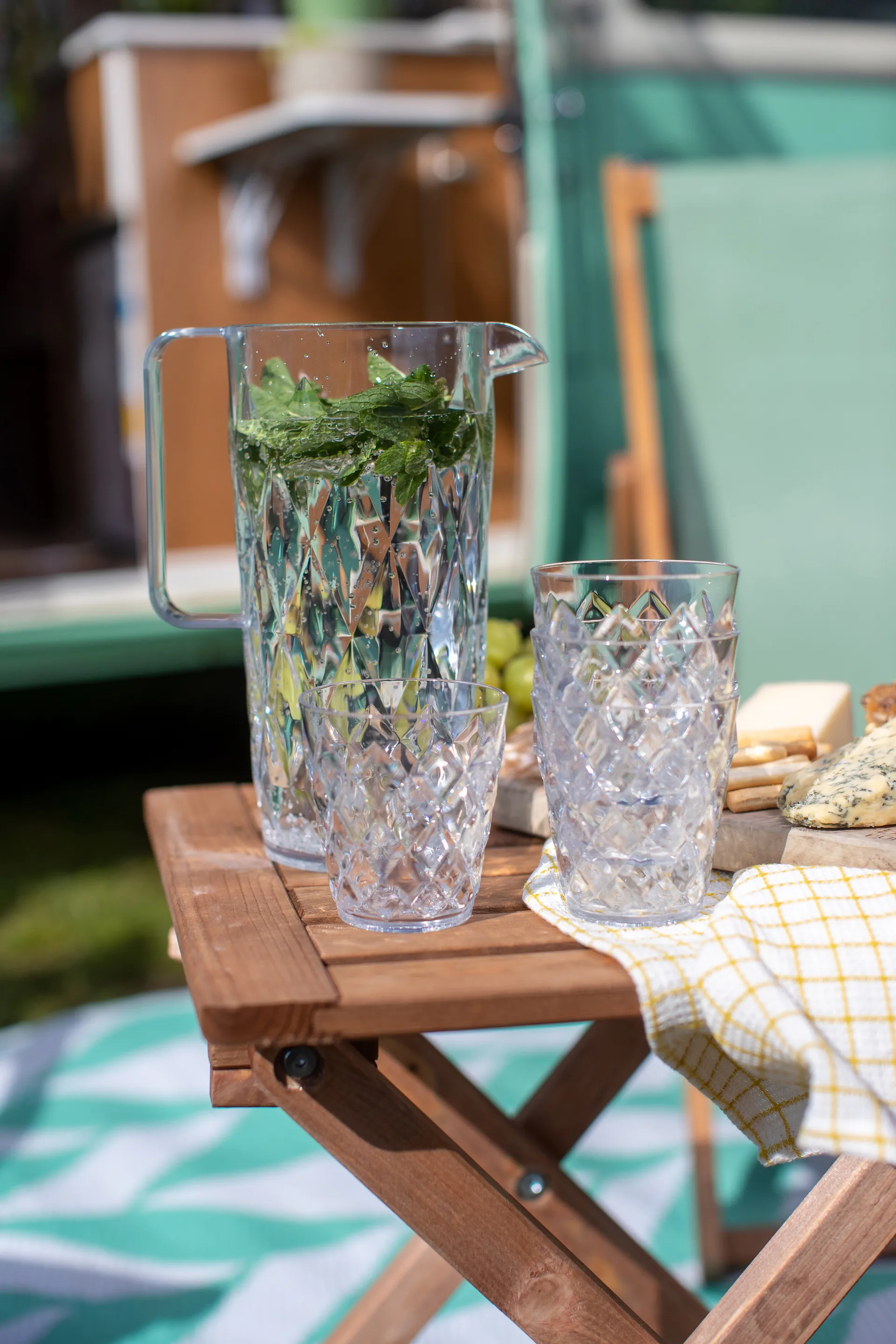 Jarra Crystal incl. 4 vasos, Cristal claro Koziol