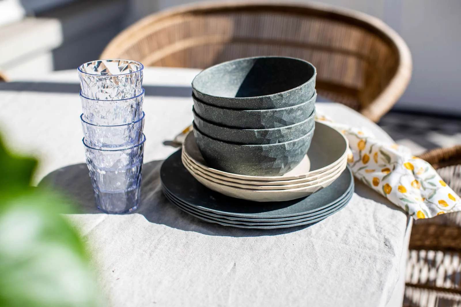 Vajilla Club Göteborg 16 piezas, termoplástico biocircular, Multi Koziol