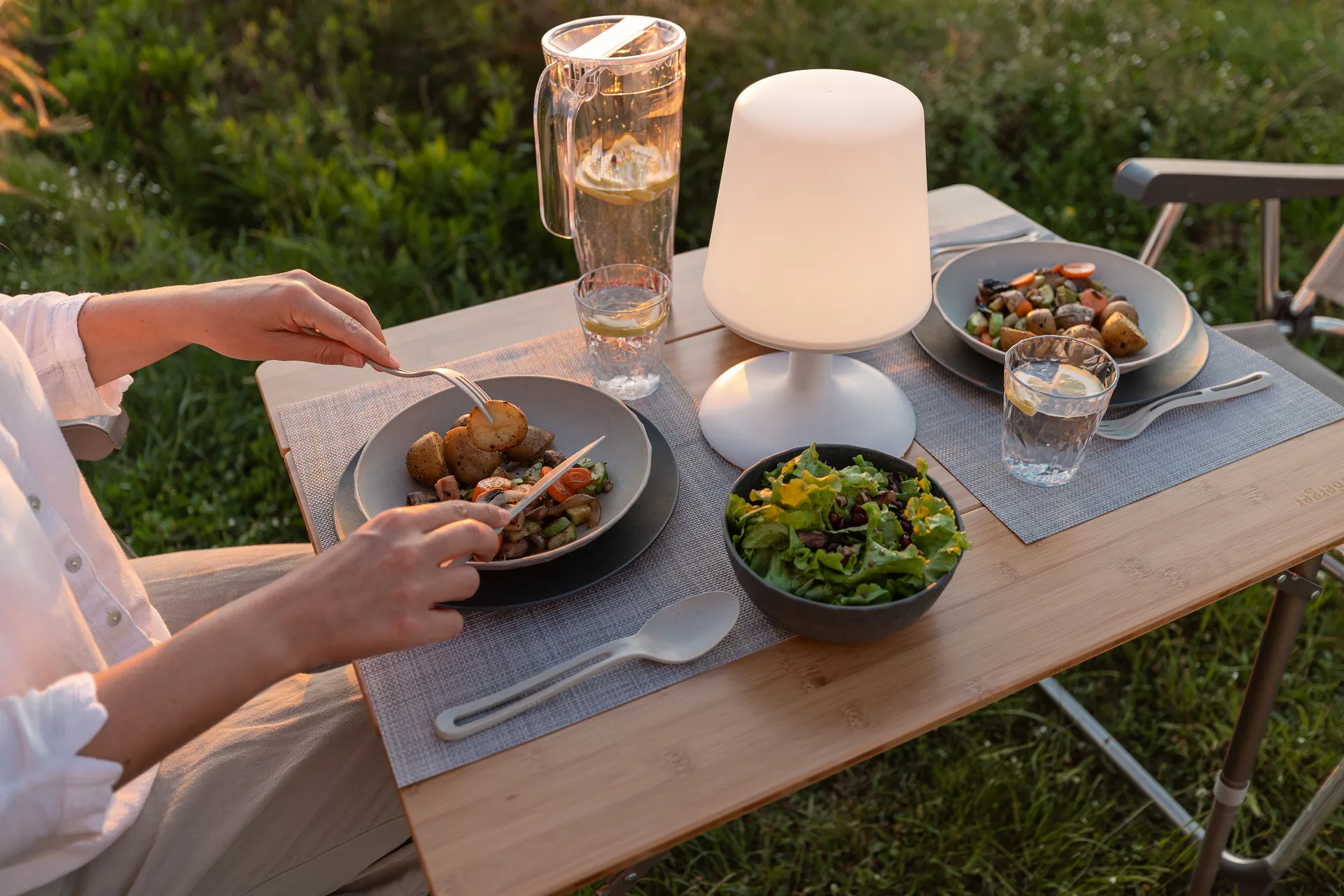 Vajilla Club Göteborg 16 piezas, termoplástico biocircular, Multi Koziol