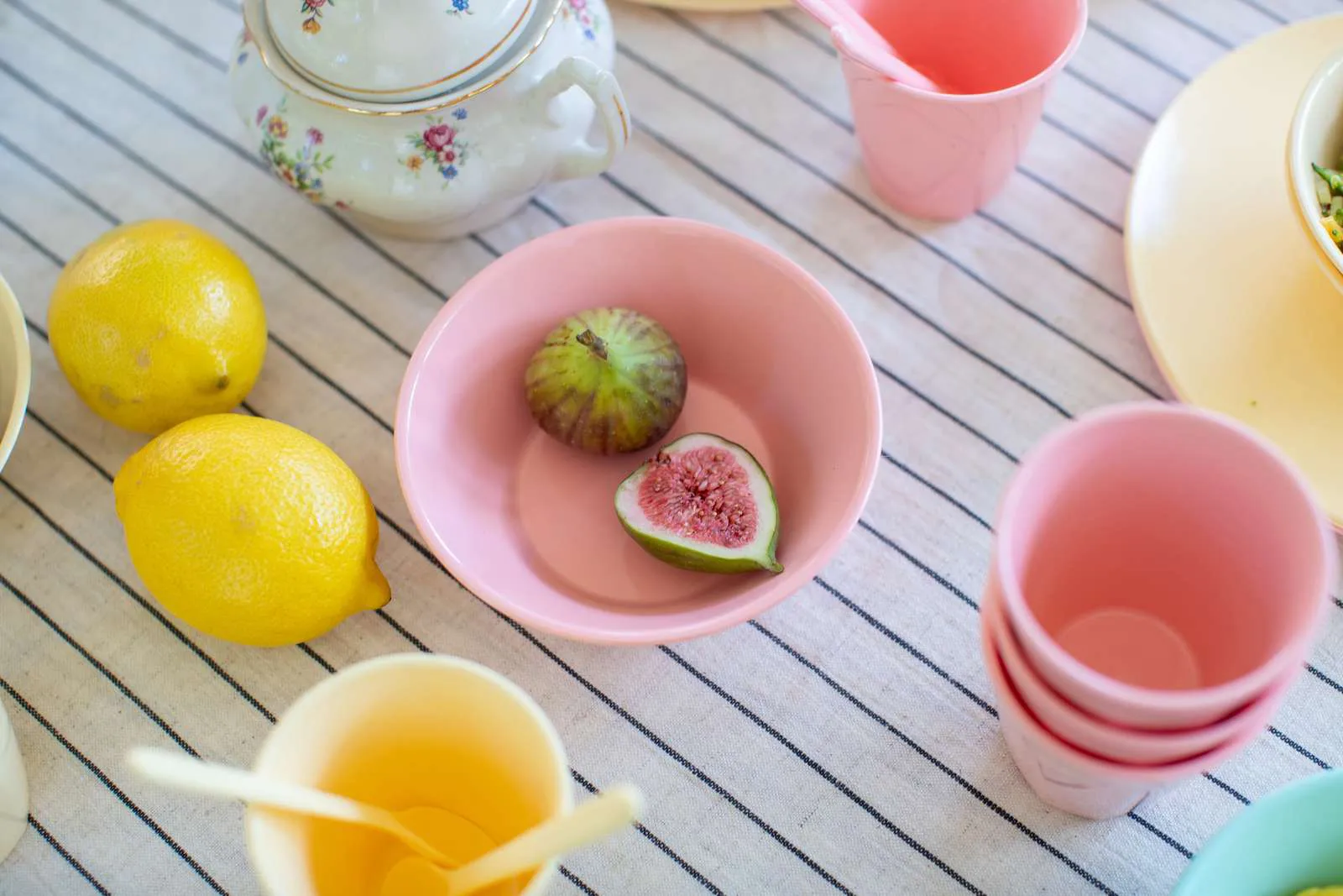 Vajilla Nora Macarons 16 piezas, Multi Koziol