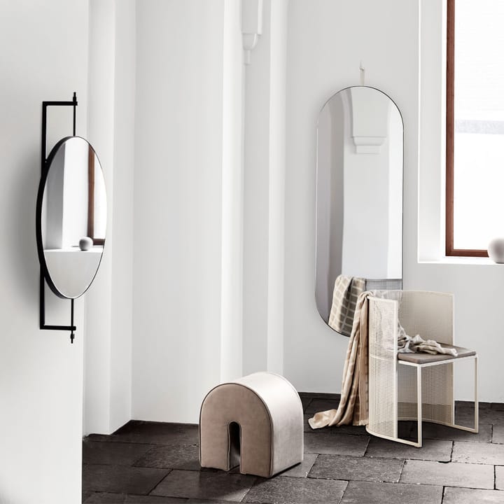 Asiento puf Curved, Cuero negro Kristina Dam Studio