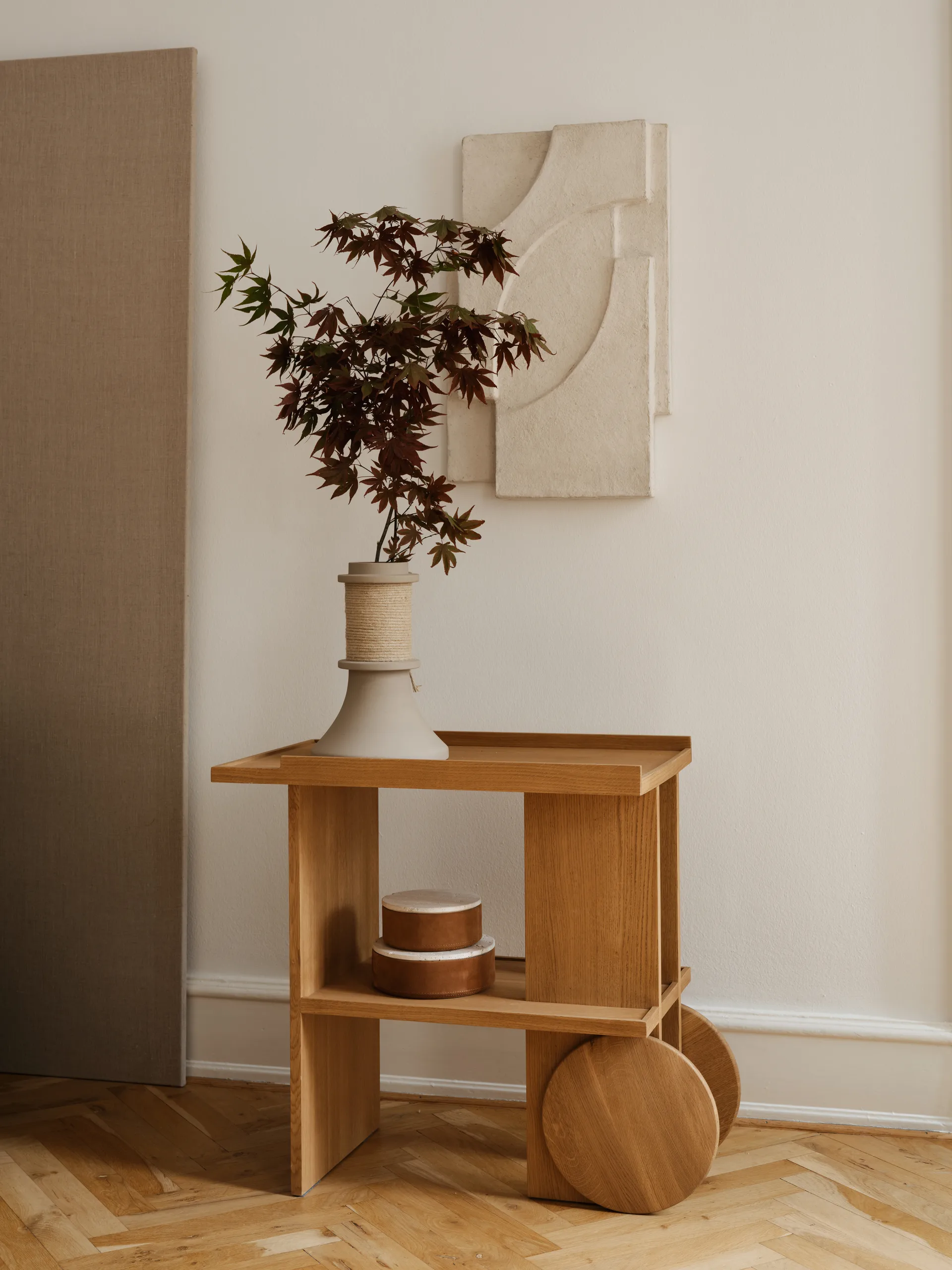 Decoración de pared Serif Relief  M, Off white Kristina Dam Studio