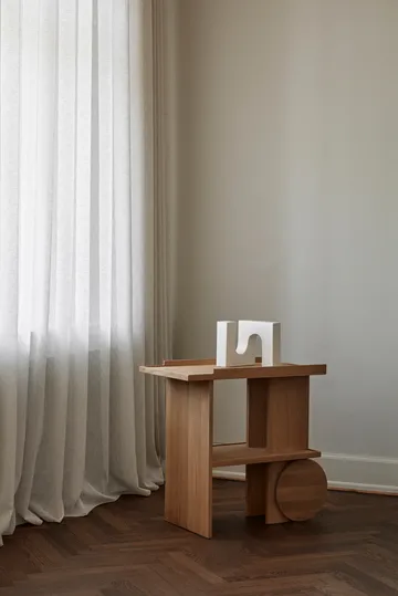 Mesa auxiliar Axis 42x80 cm - Roble lacado en tono cálido - Kristina Dam Studio