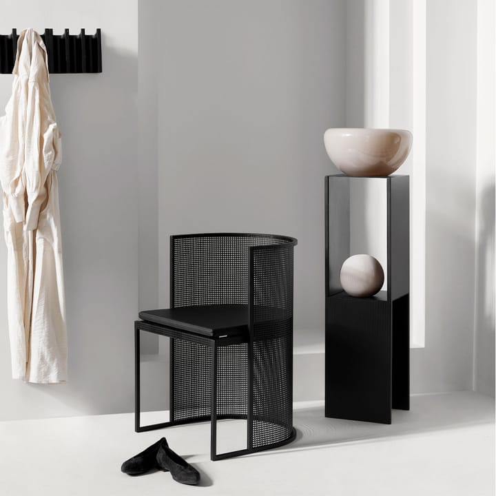 Mesa auxiliar Pedestal, Black Kristina Dam Studio