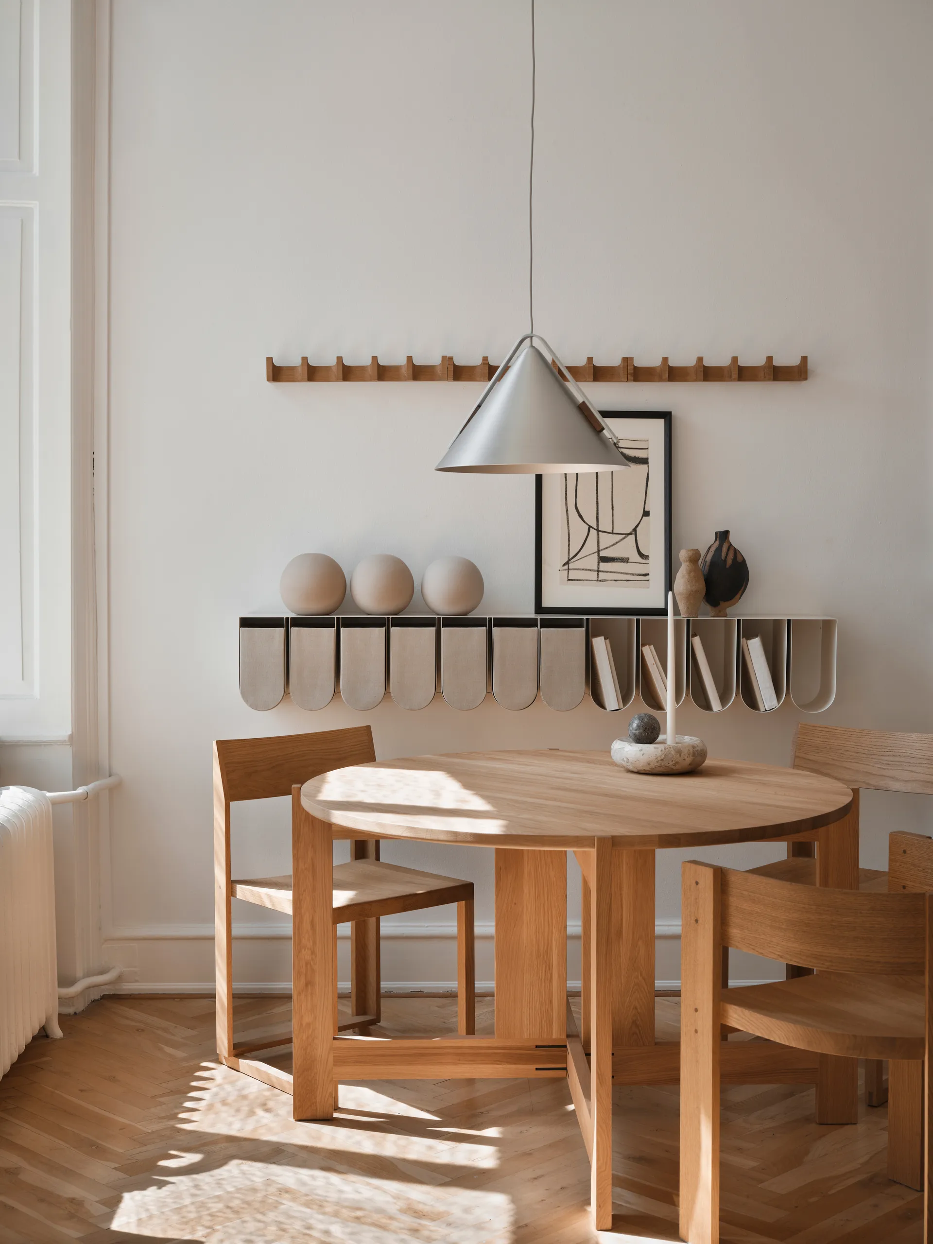 Perchero Column 49 cm, Roble aceitado en tono cálido Kristina Dam Studio