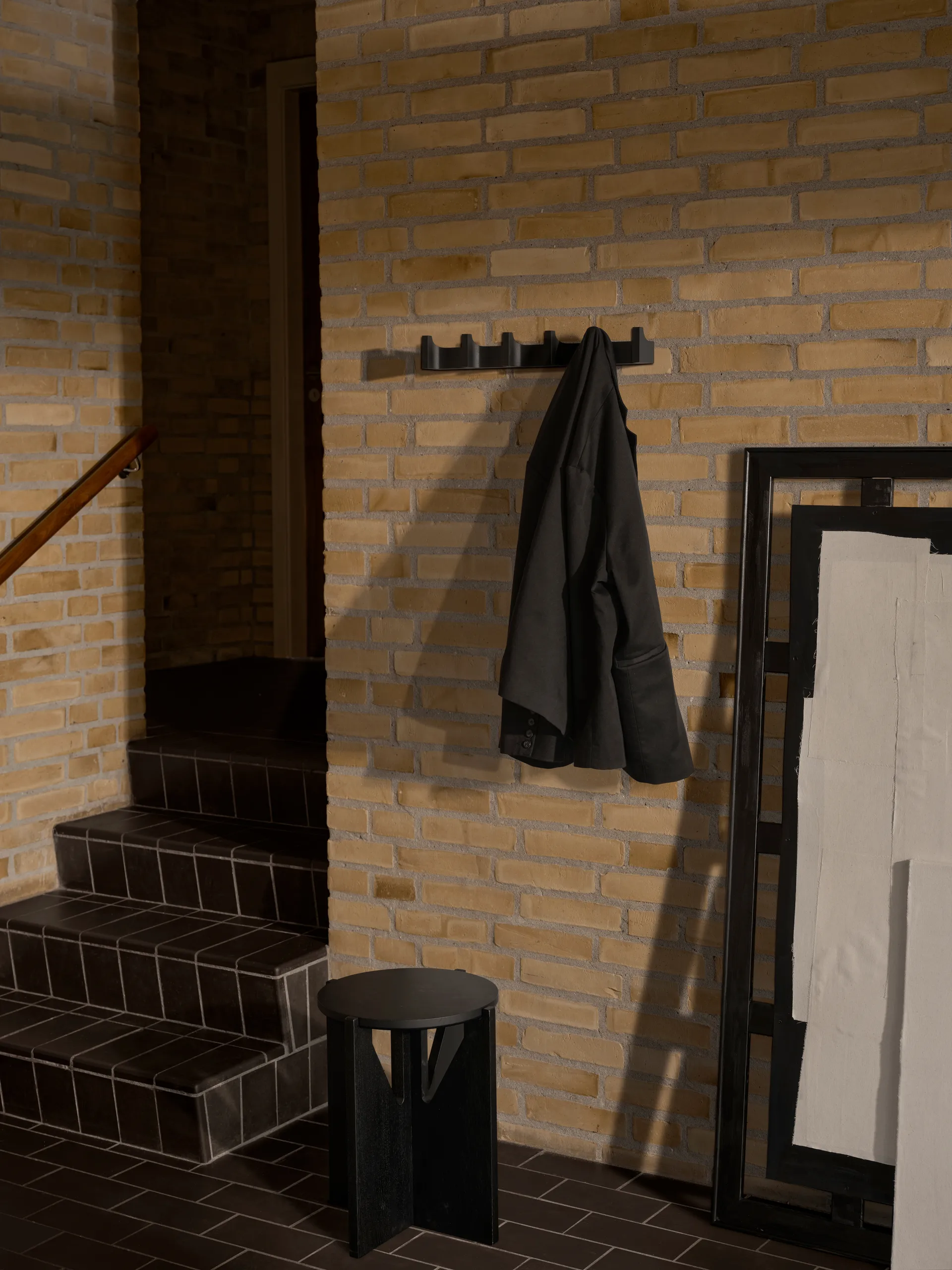 Perchero Column 49 cm, Roble lacado en negro Kristina Dam Studio