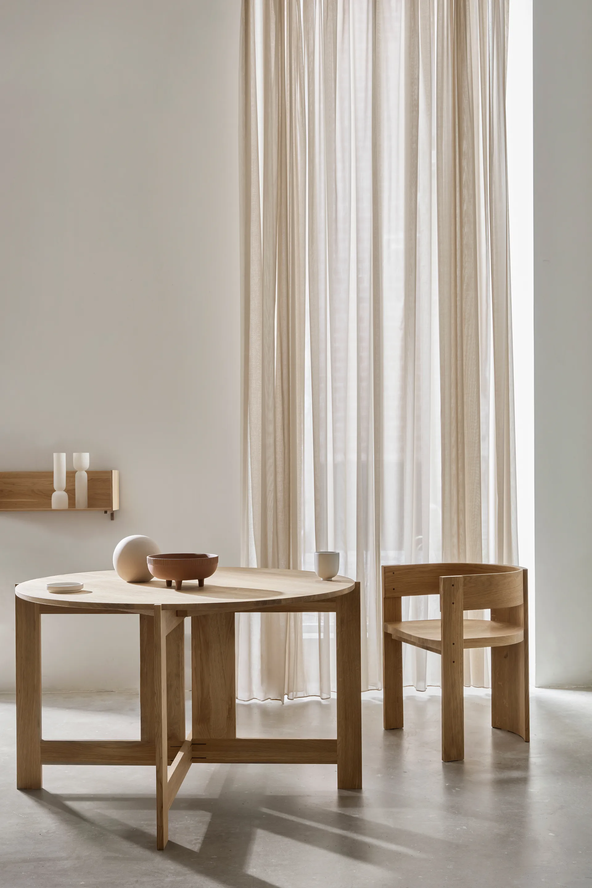 Silla Collector, Roblelacado en cálido tono-nogal Kristina Dam Studio