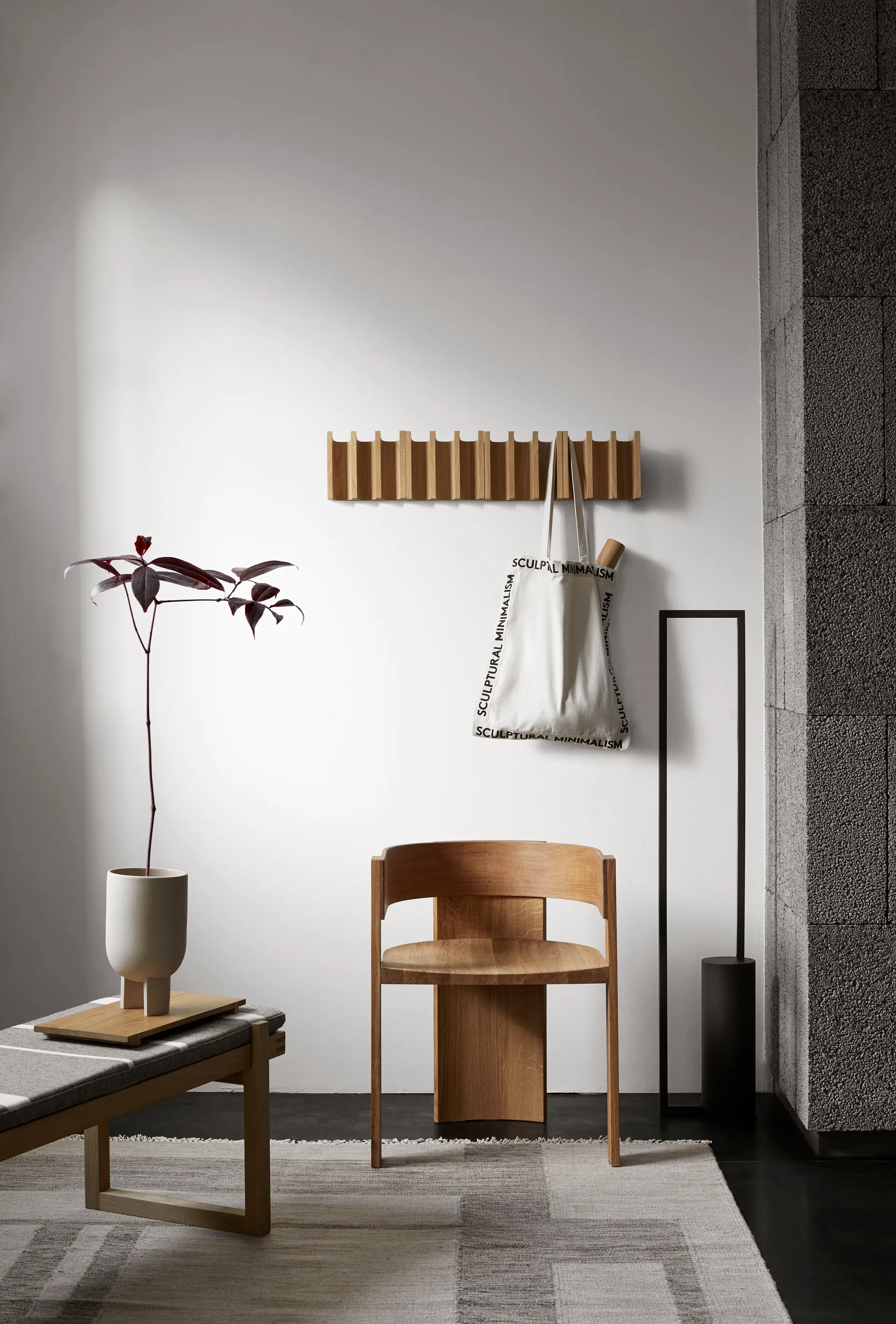 Silla Collector, Roblelacado en cálido tono-nogal Kristina Dam Studio