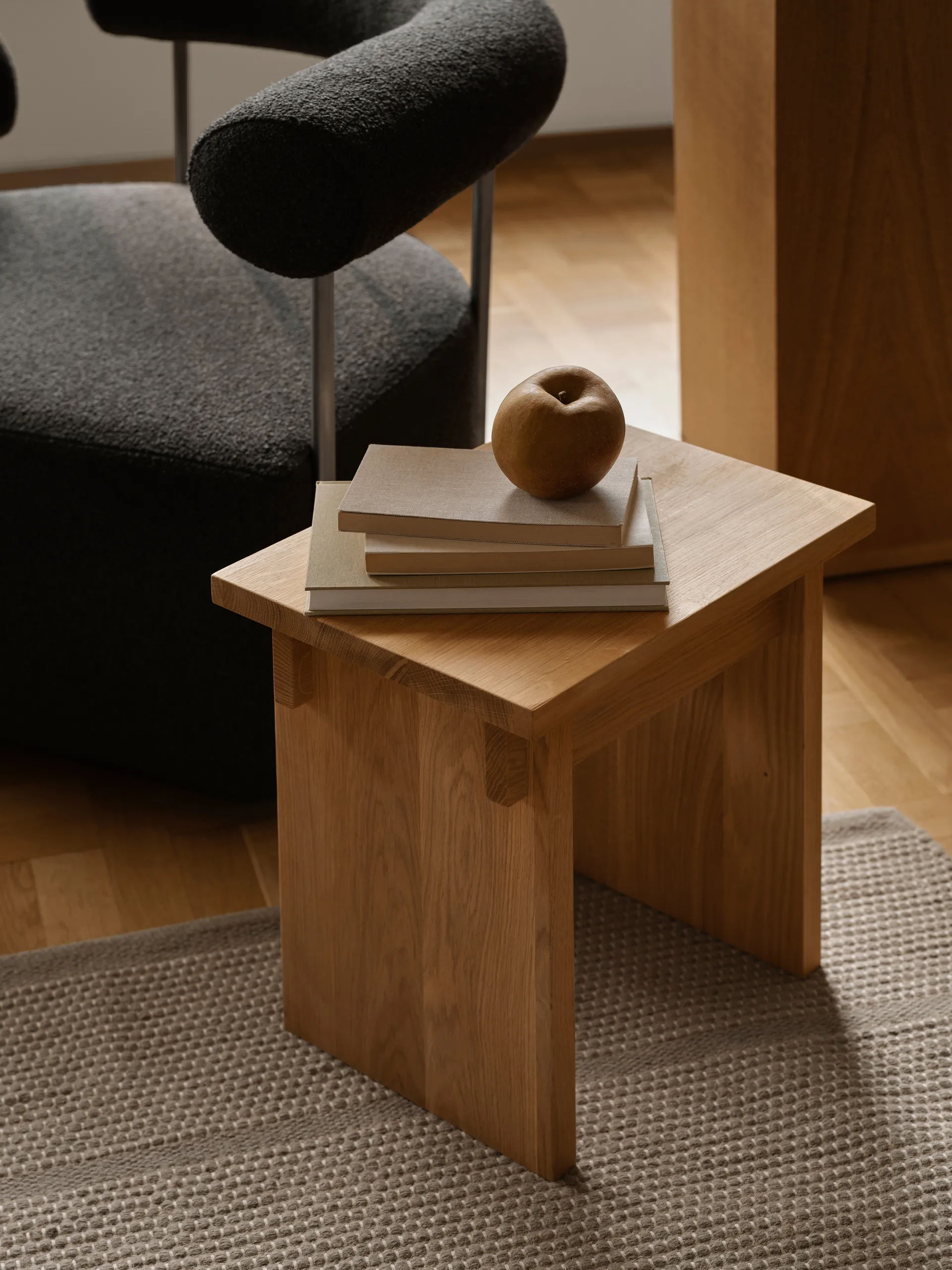 Taburete Artisan 30x40 cm, Roble lacado en tono cálido Kristina Dam Studio