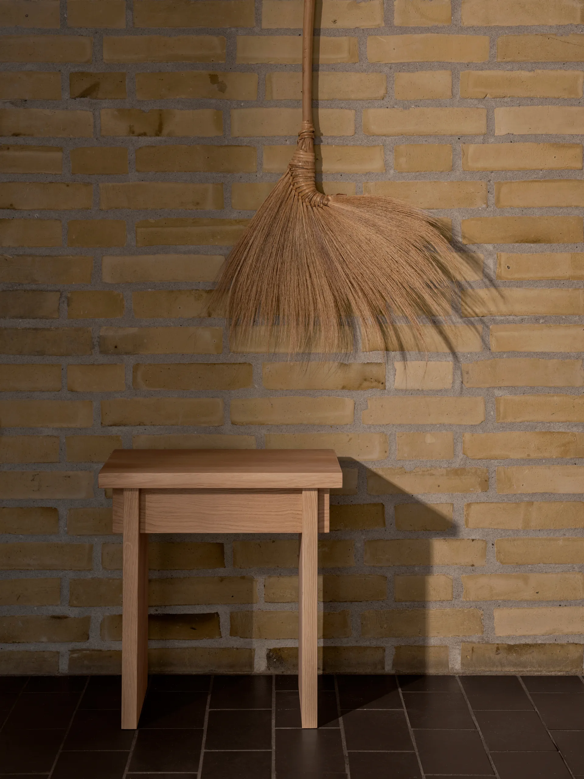 Taburete Artisan 30x40 cm, Roble lacado en tono cálido Kristina Dam Studio