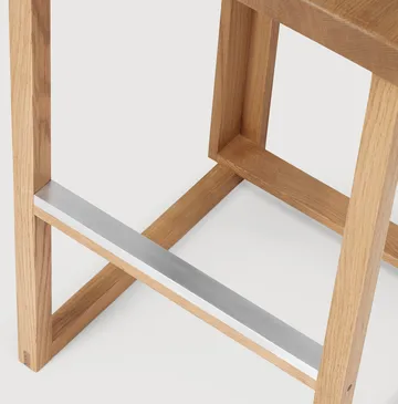 Taburete Outline 75 cm - Roble lacado en tono cálido-acero cepillado - Kristina Dam Studio