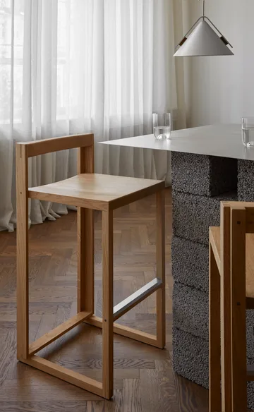 Taburete Outline 75 cm - Roble lacado en tono cálido-acero cepillado - Kristina Dam Studio