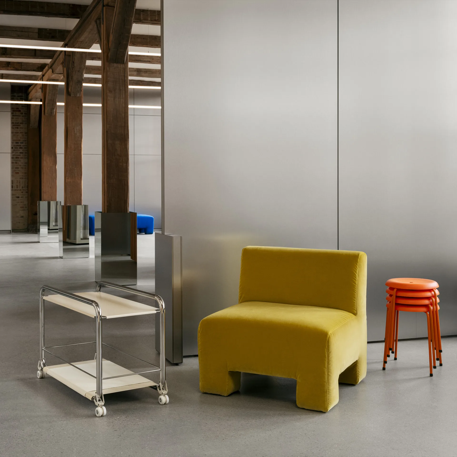 Carrito con ruedas Tension , Cromo-beige alfombra de cuero Lammhults