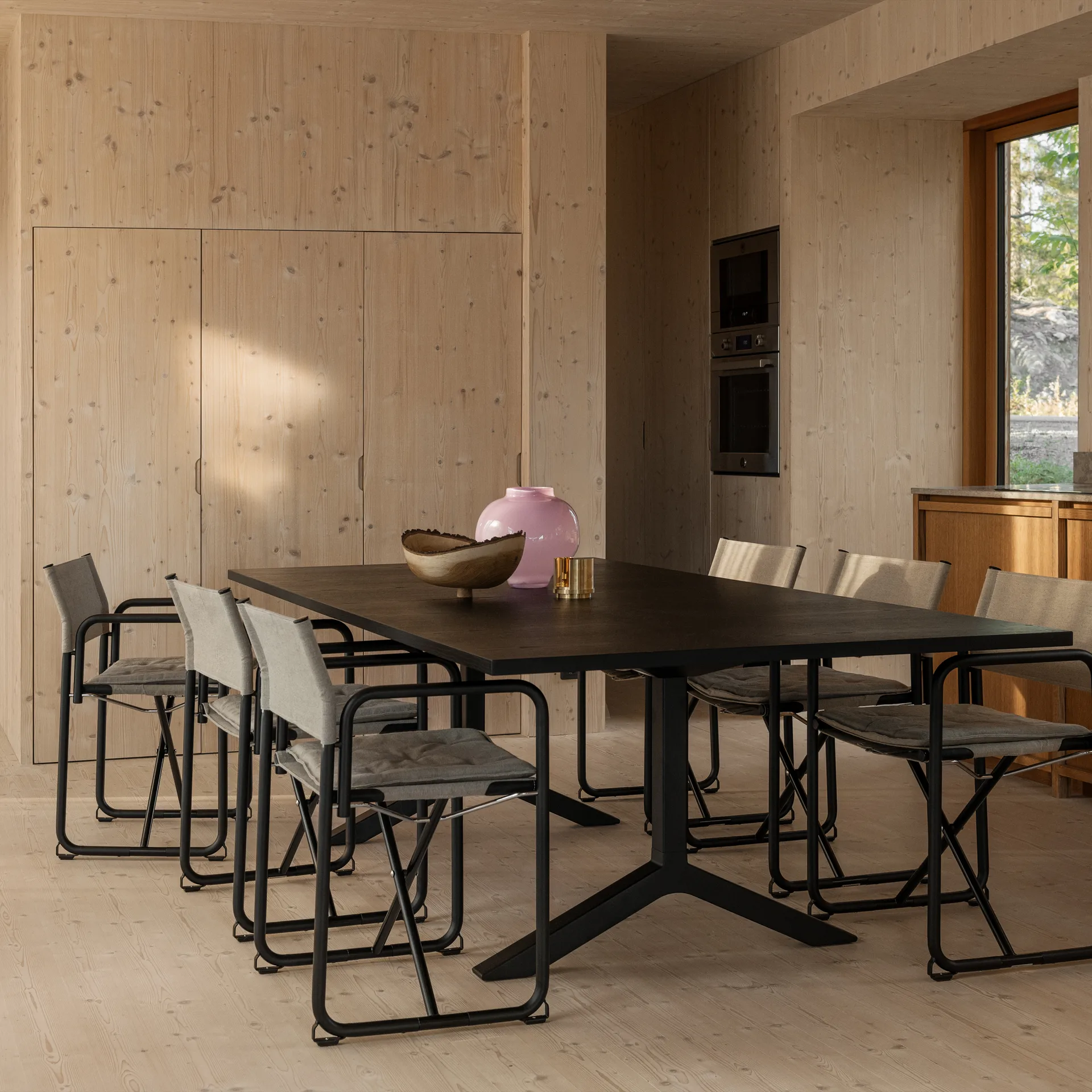 Silla con brazos X75-2, Tejido de lino natural-Elmo Nordic leather Cognac-patas cromadas Lammhults