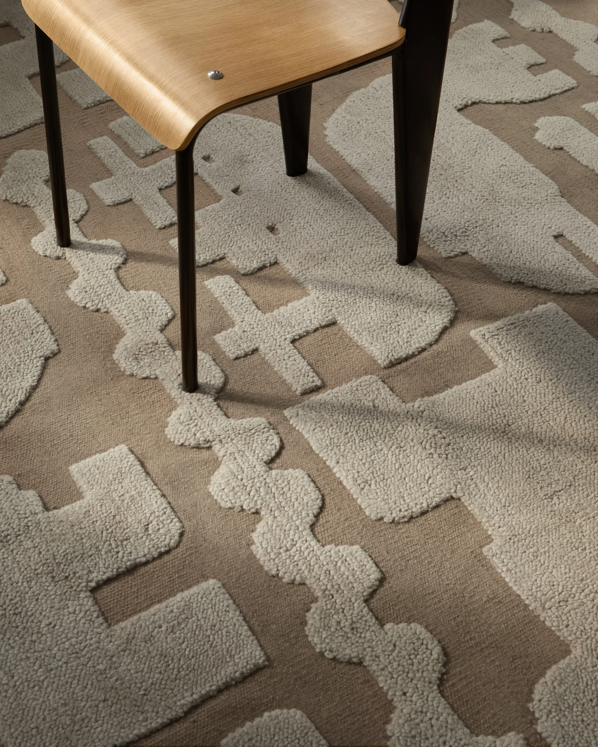 Stig Lindberg alfombra de lana Gunnel, Walnut brown, 180x270 cm Layered