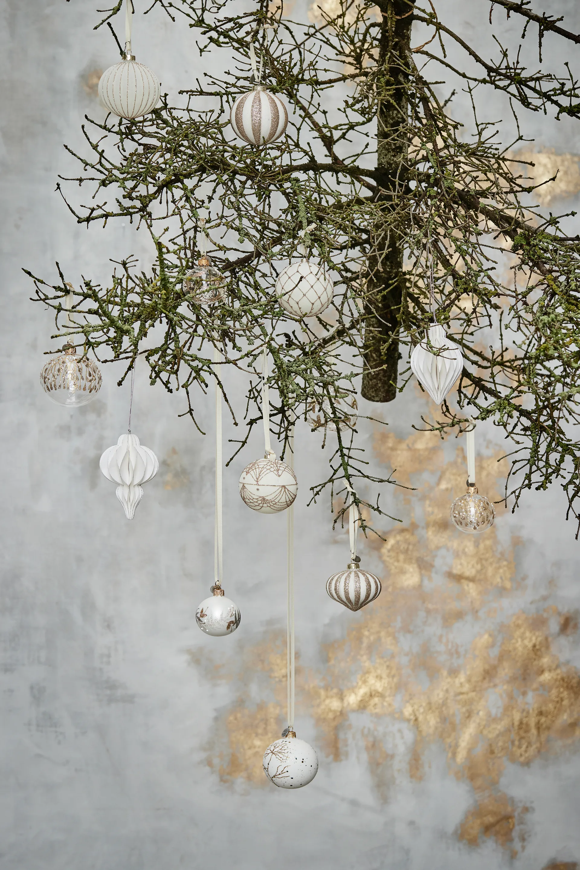Bola de navidad Cadelia Árbol Ø8 cm, white-light gold Lene Bjerre