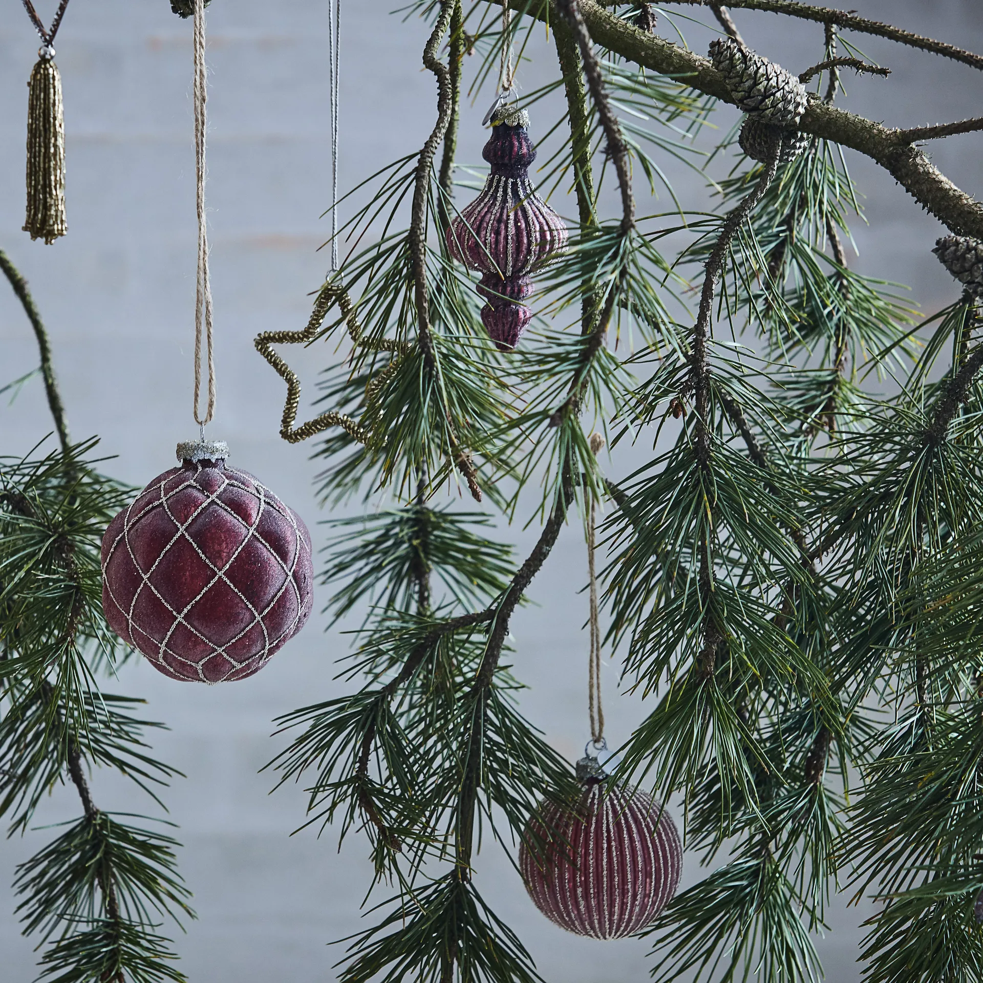 Bola de navidad Norille Ø8 cm, Pomegranate-light gold Lene Bjerre