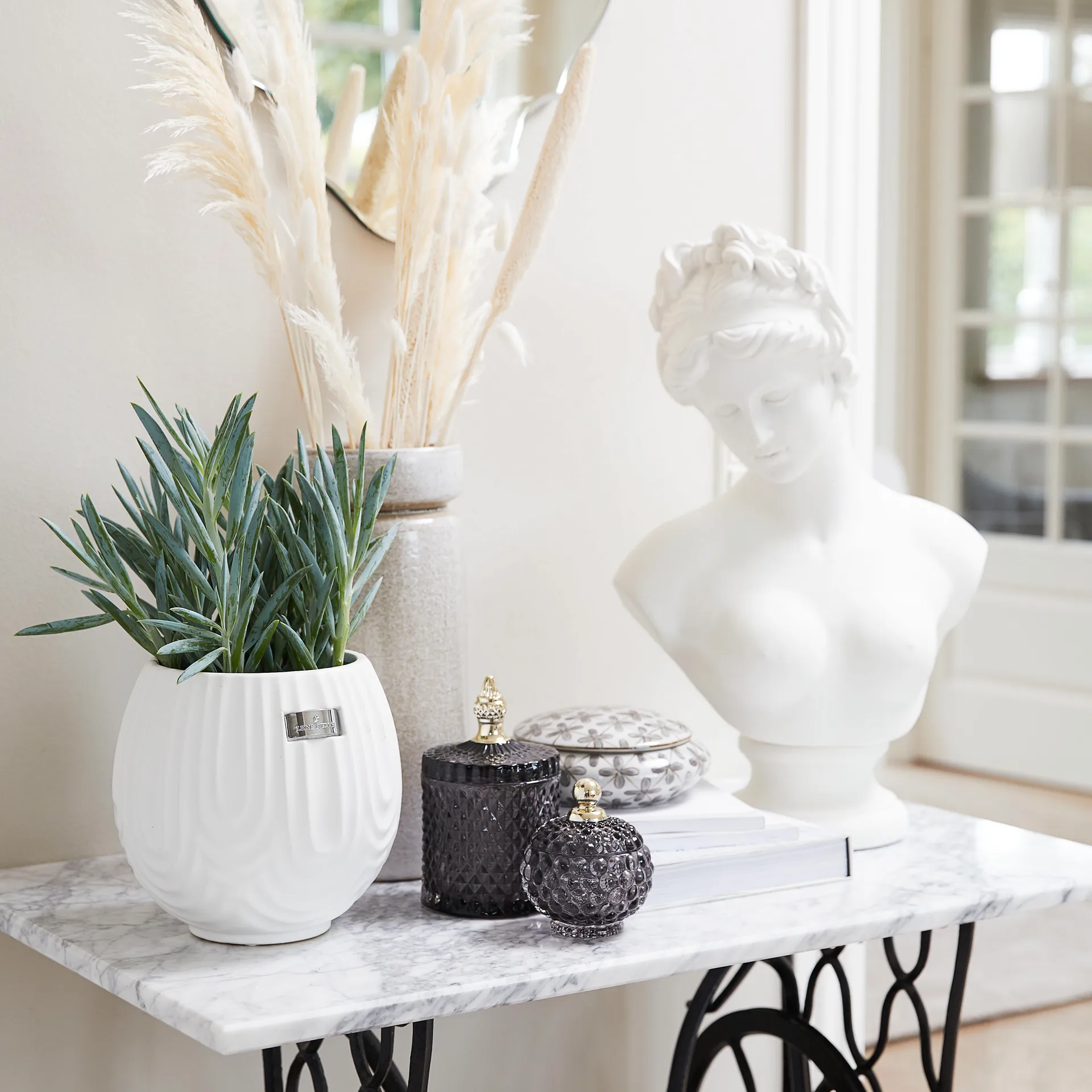 Bote de almacenaje con tapa Miya Ø10,5 cm, gris oscuro Lene Bjerre