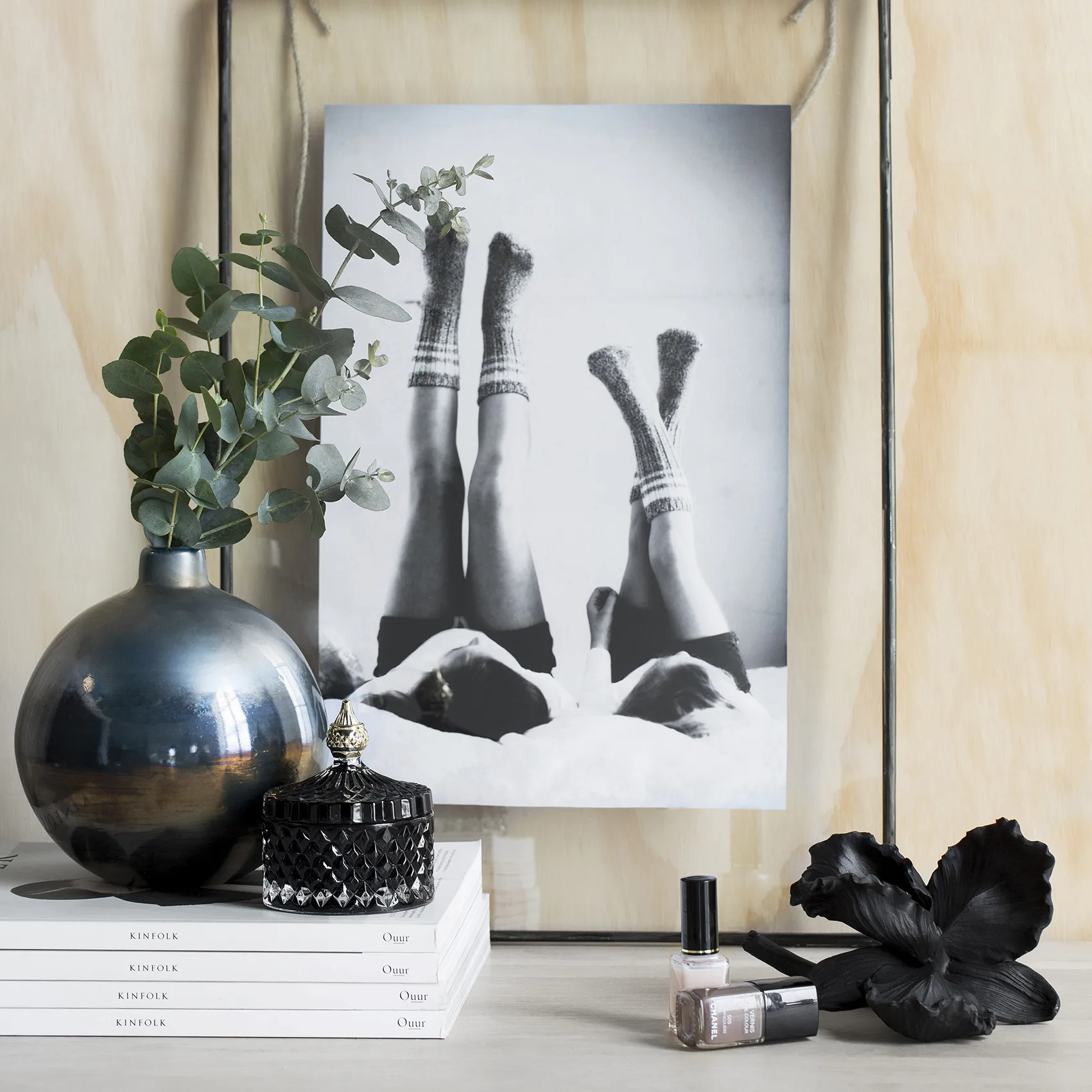 Bote de almacenaje con tapa Miya fØ8,5 cm, gris oscuro / negro Lene Bjerre