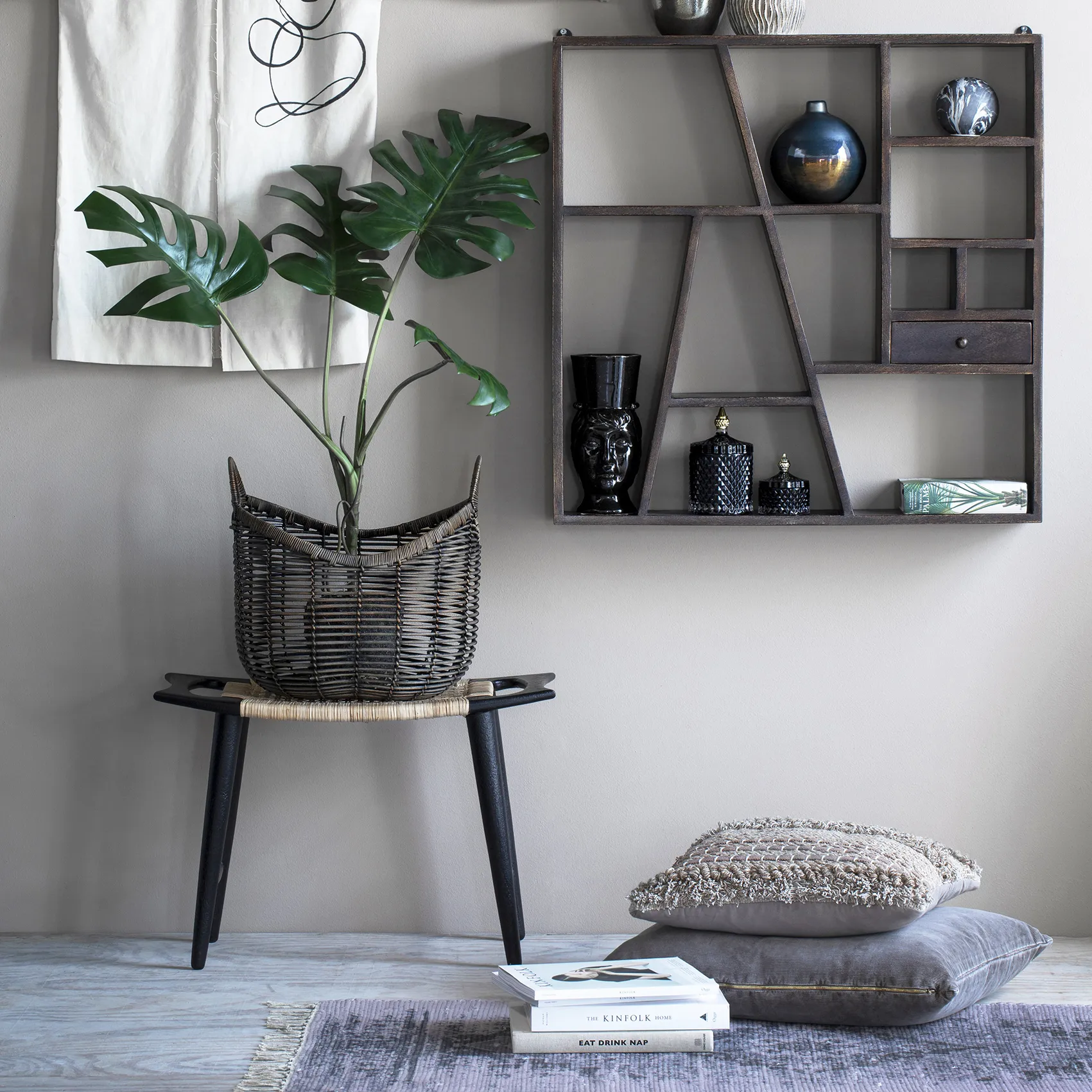 Bote de almacenaje con tapa Miya fØ8,5 cm, gris oscuro / negro Lene Bjerre