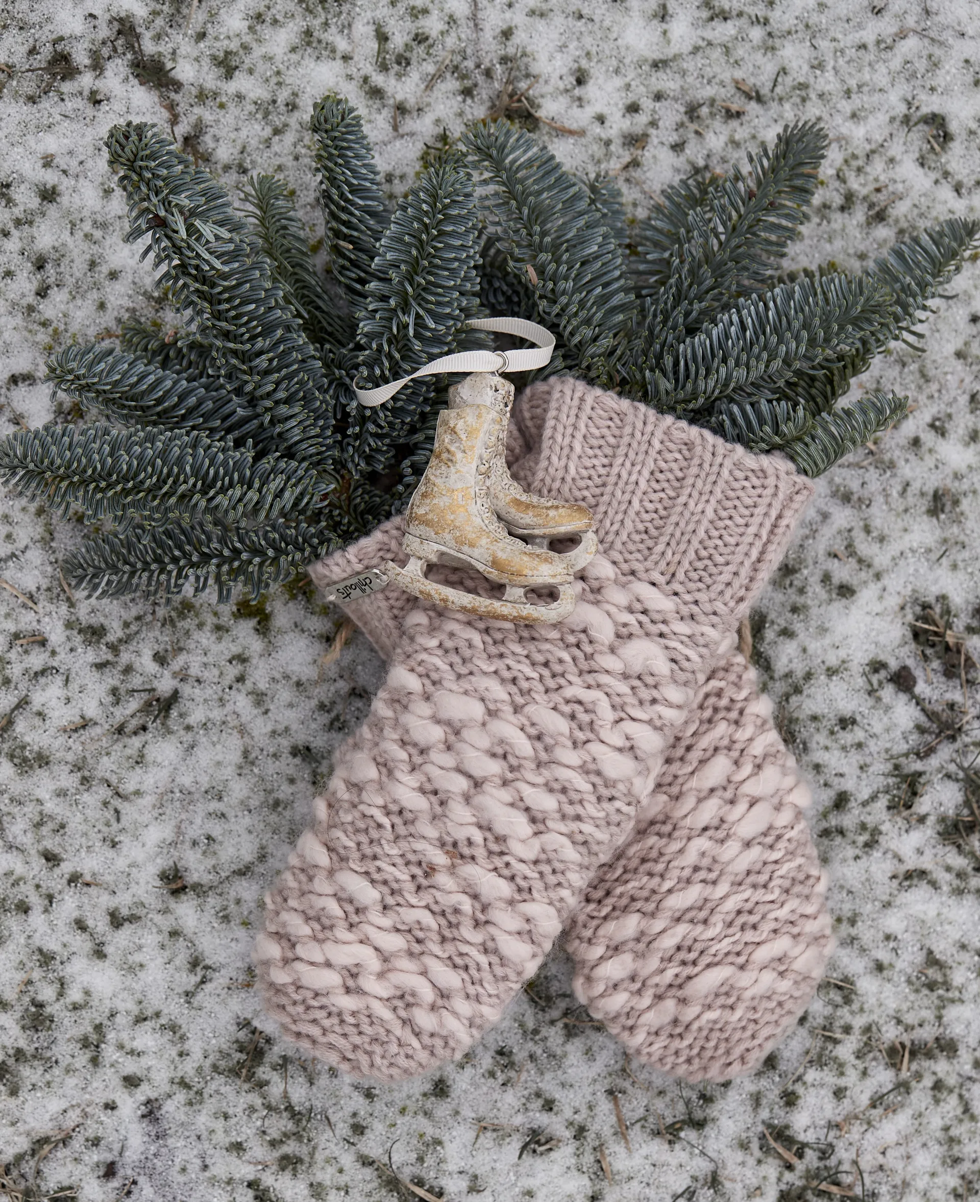 Colgante de navidad Serafina patines de hielo 8 cm, dorado antiguo Lene Bjerre