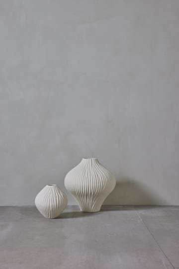 Jarrón decorativo Esmia 21 cm - Off white - Lene Bjerre