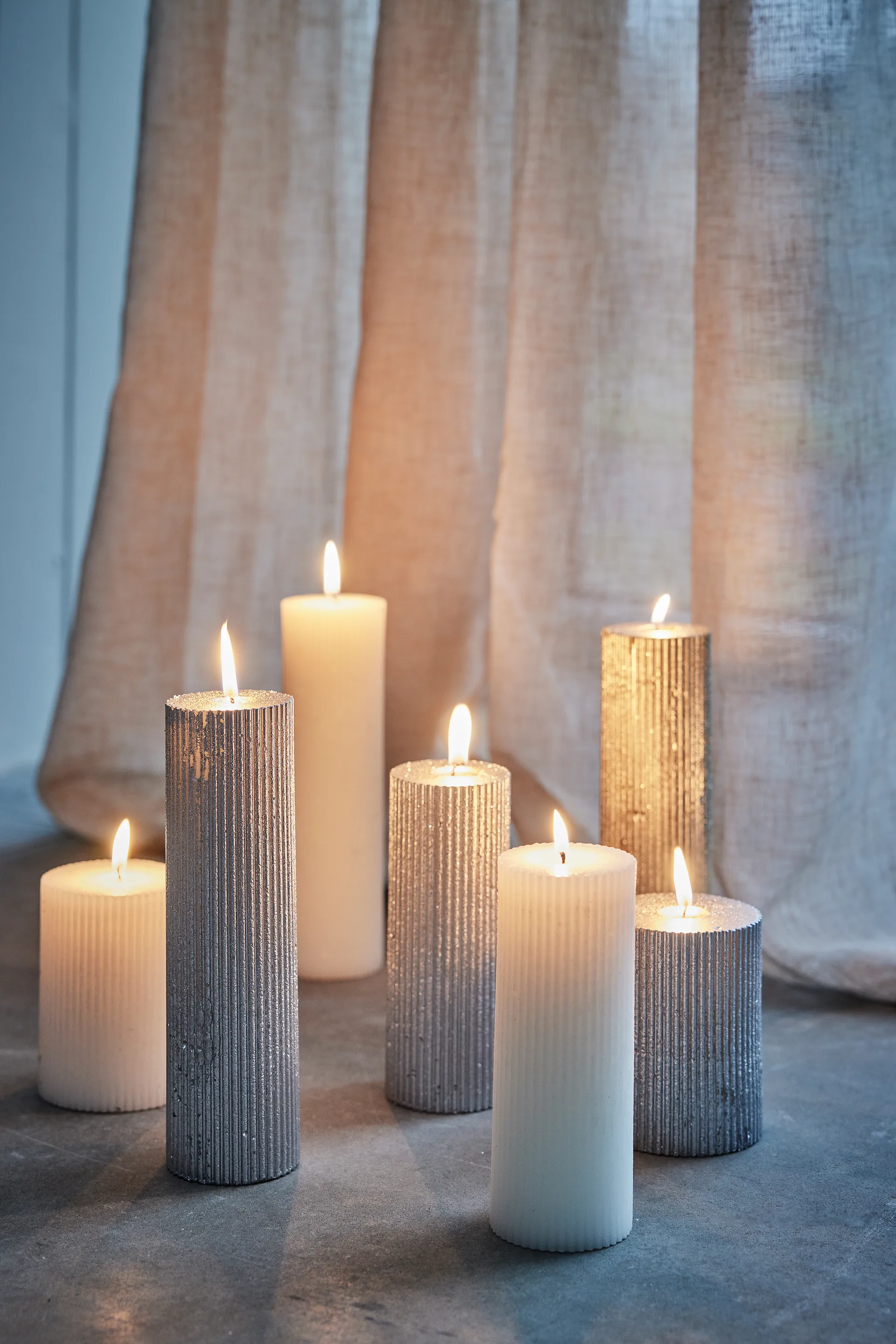 Vela Lissa Ø6x15 cm, Plata Lene Bjerre