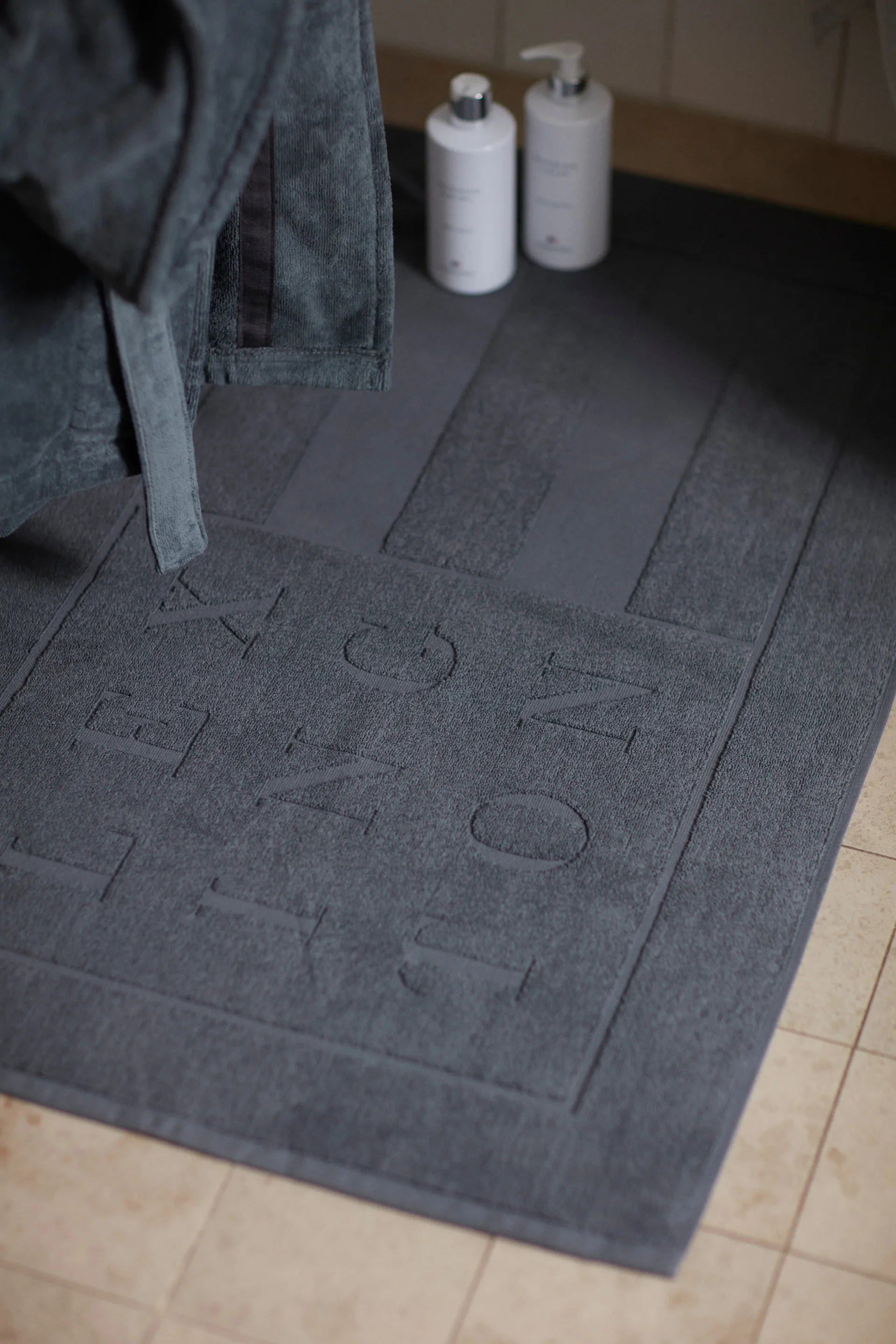 Alfombrilla de baño Lexington Hotel 60x90 cm, Dark gray Lexington