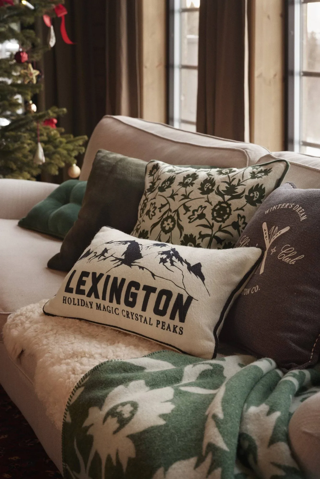Cojín decorativo de mezcla de lana Mountains Logo, White-navy, 50x30 cm Lexington
