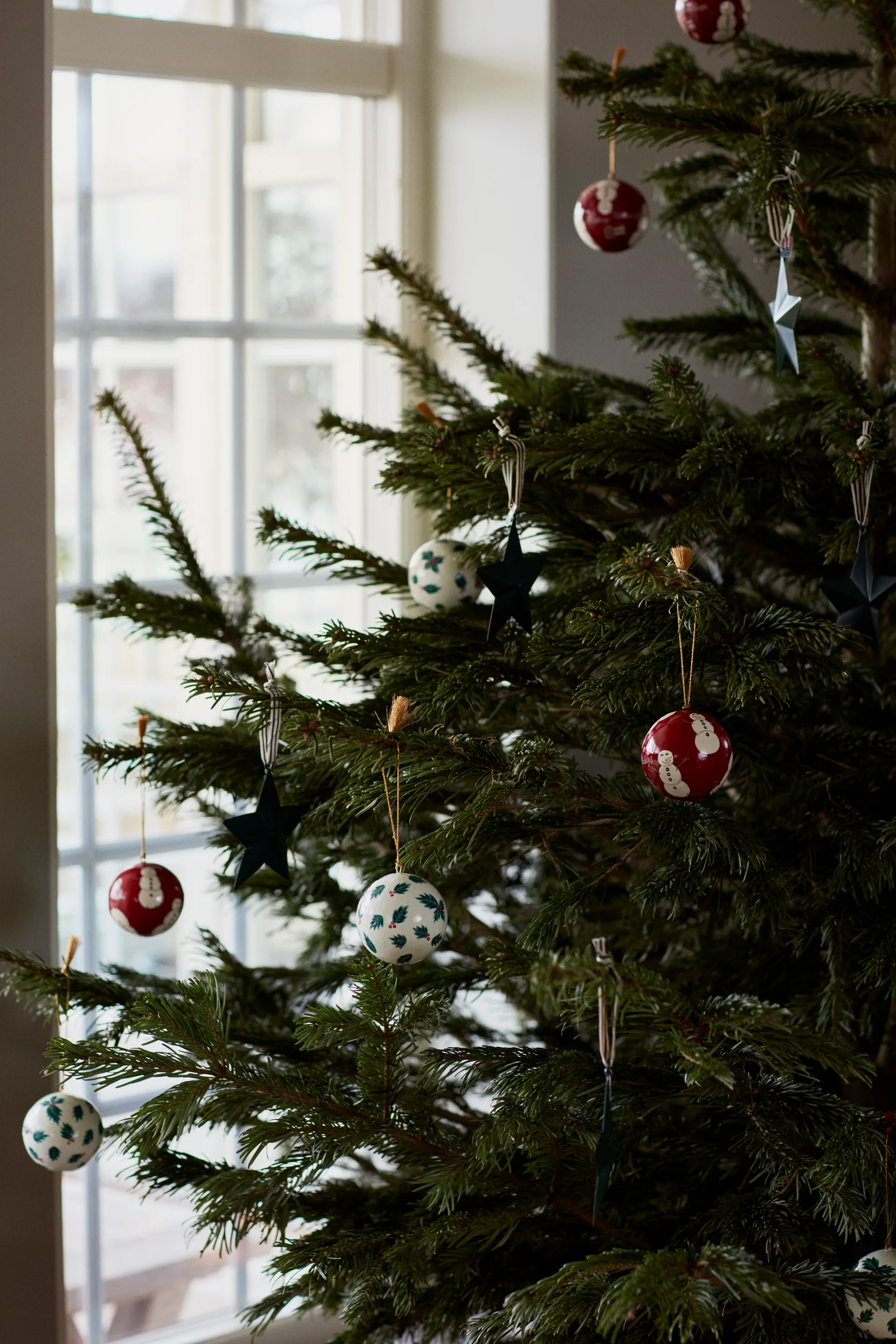 Lote de 2 bolas de navidad Lexington de papel maché, Rojo-blanco Lexington