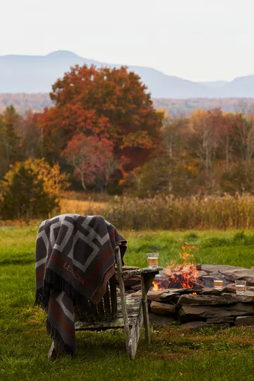 Manta Graphic Recycled Wool 130x170 cm - Dark gray-white-brown - Lexington