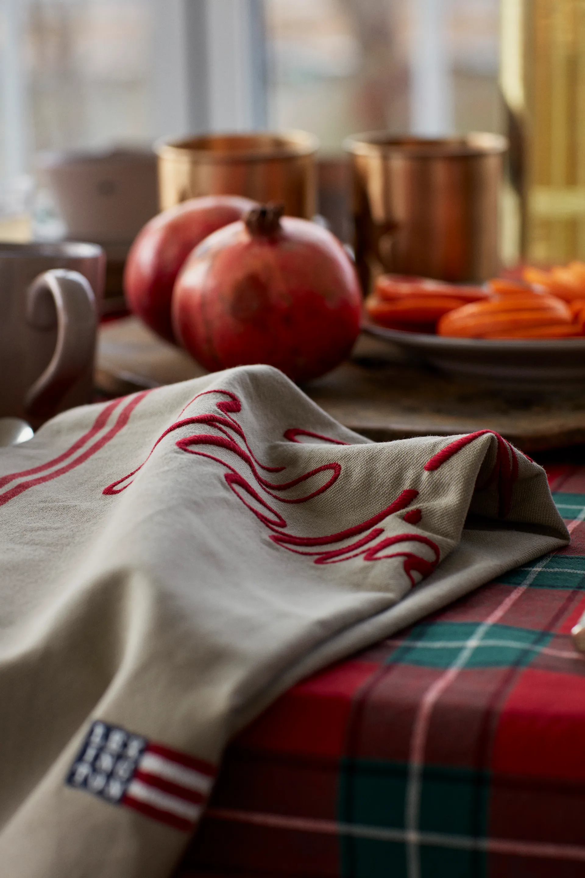 Paño de cocina Happy Holidays Embroidered 50x70 cm, Beige-rojo Lexington