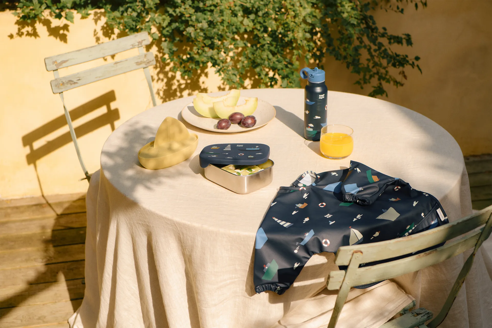 Babero con mangas Merle, Sailing-classic navy Liewood