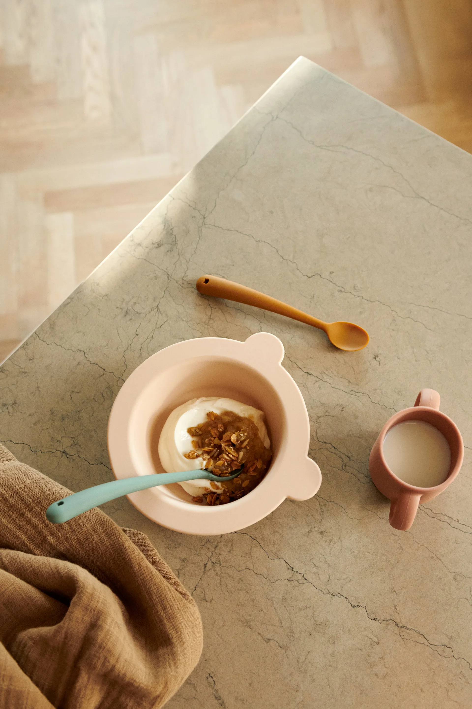 Cuenco con ventosa Peony Ø16 cm 2 piezas, Mustard-tuscany rose mix Liewood