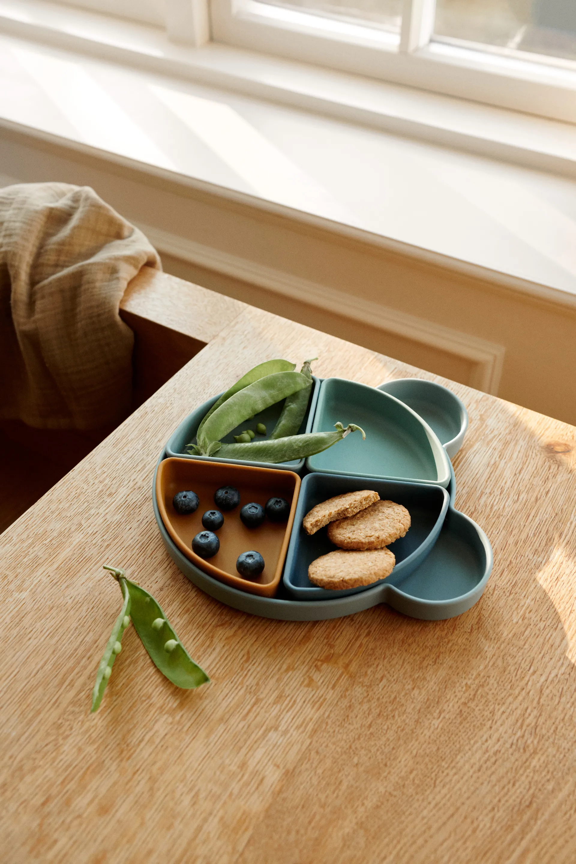 Plato infantil Arne + 4 cuencos, Mr bear blue fog multi mix Liewood