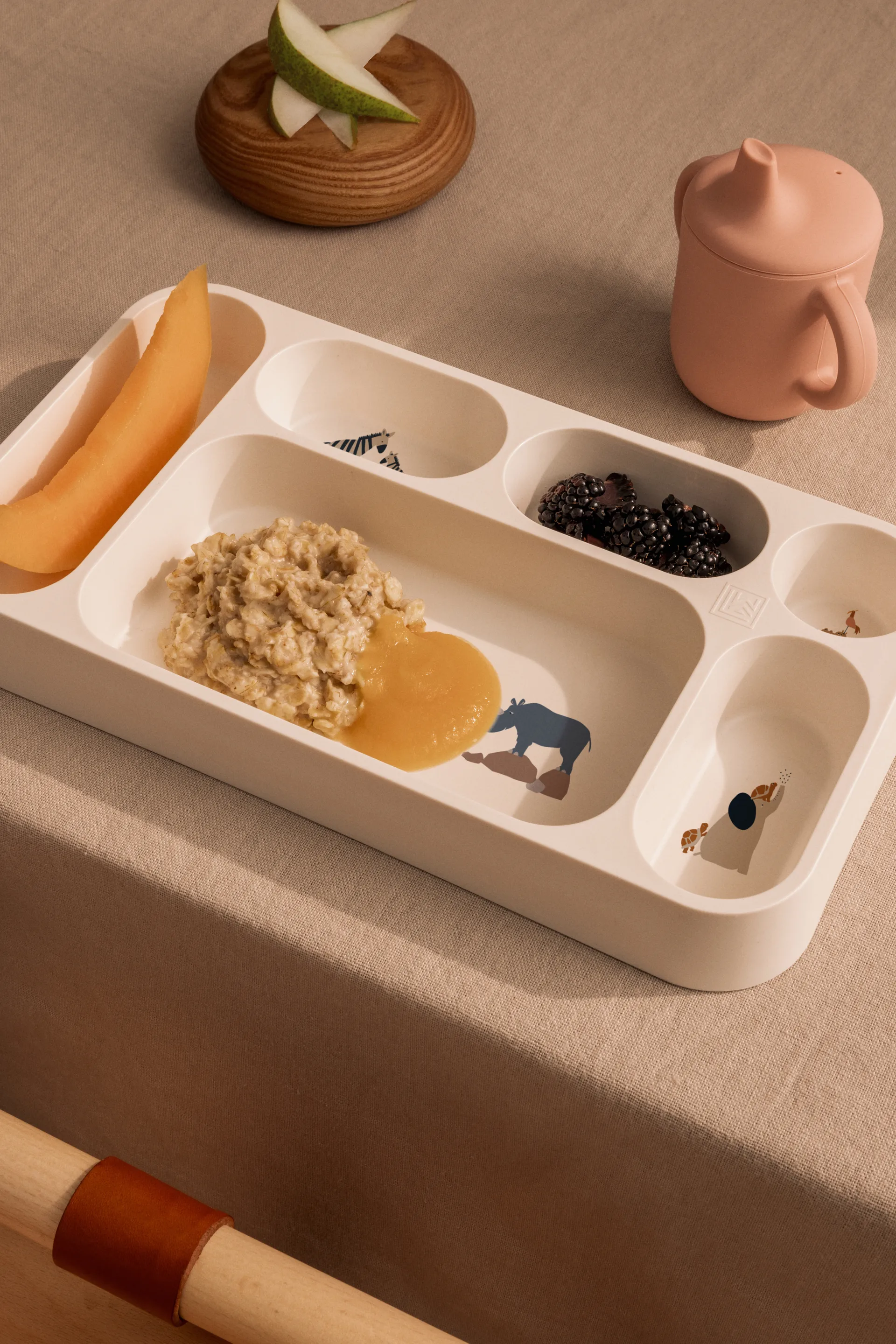 Plato Mosu con 6 compartimentos 17x30 cm, Todos juntos-Sandy Liewood