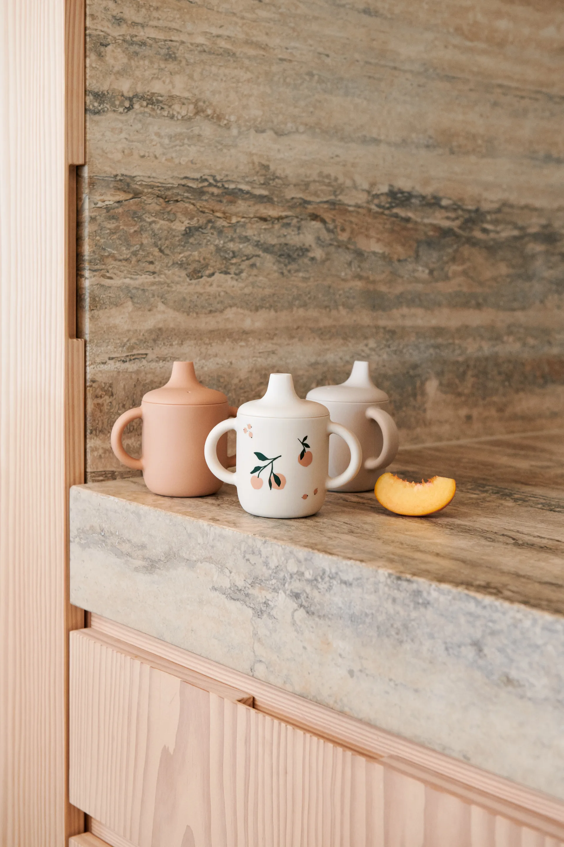 Taza con boquilla Neil 15 cl, Peach-Sea shell mix Liewood