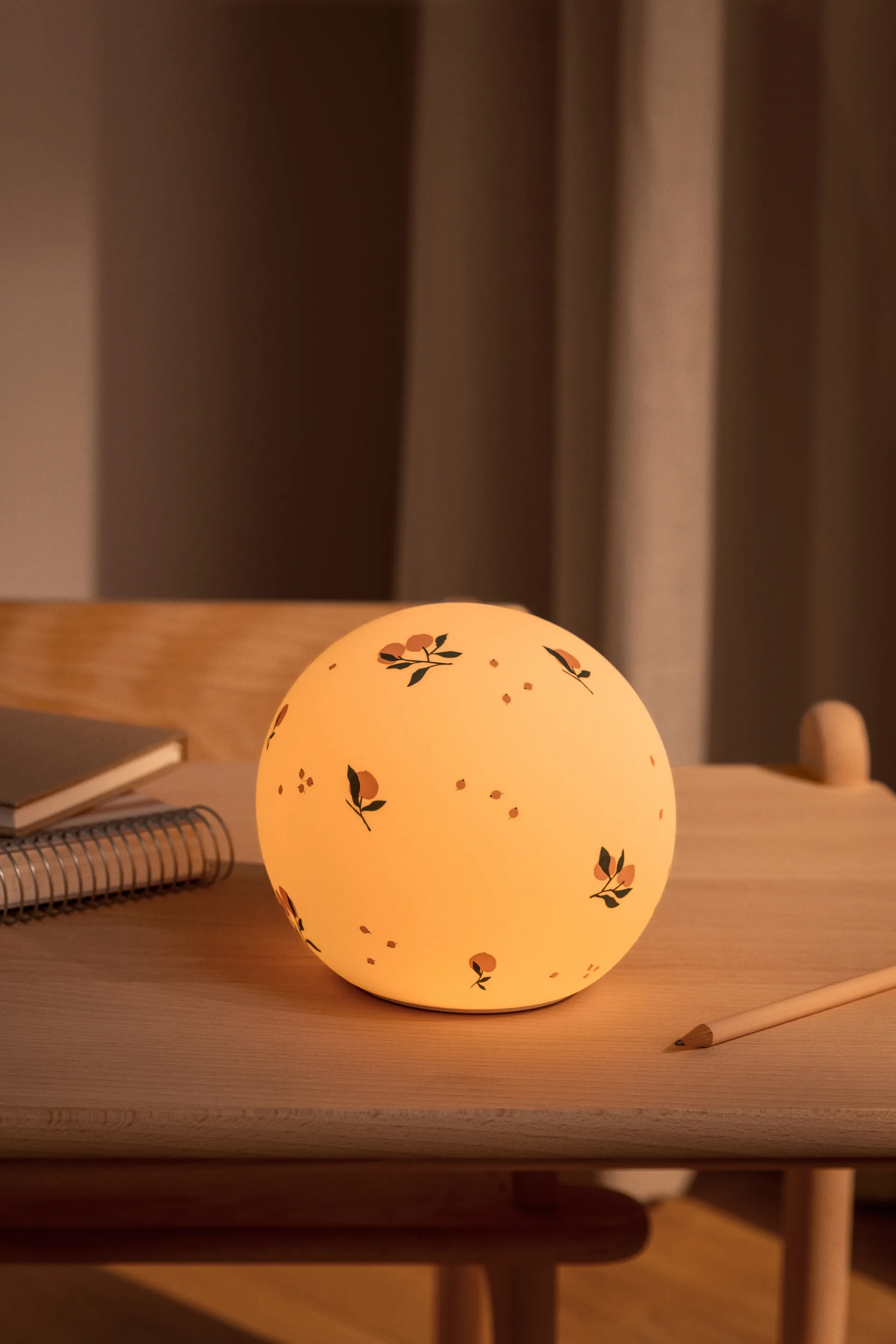 Yuki lámpara de noche, Melocotón-Concha de mar Liewood