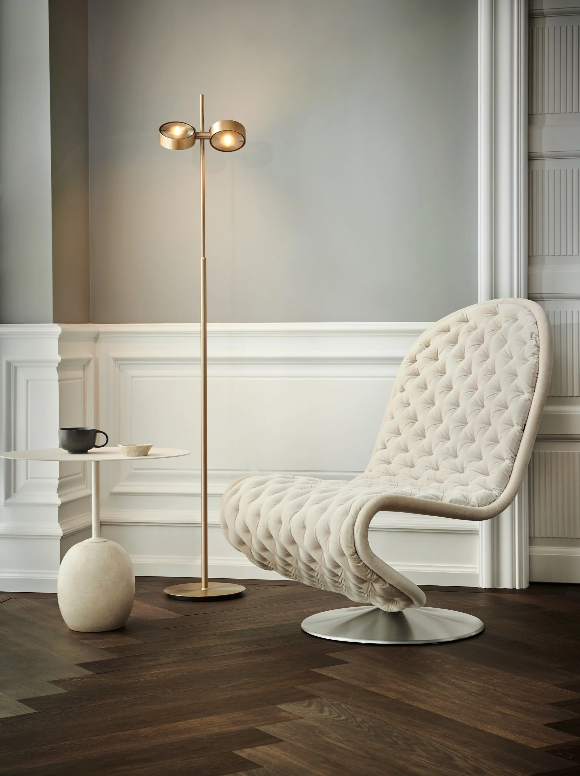 Lámpara de pie Orbit, Latón Light-Point