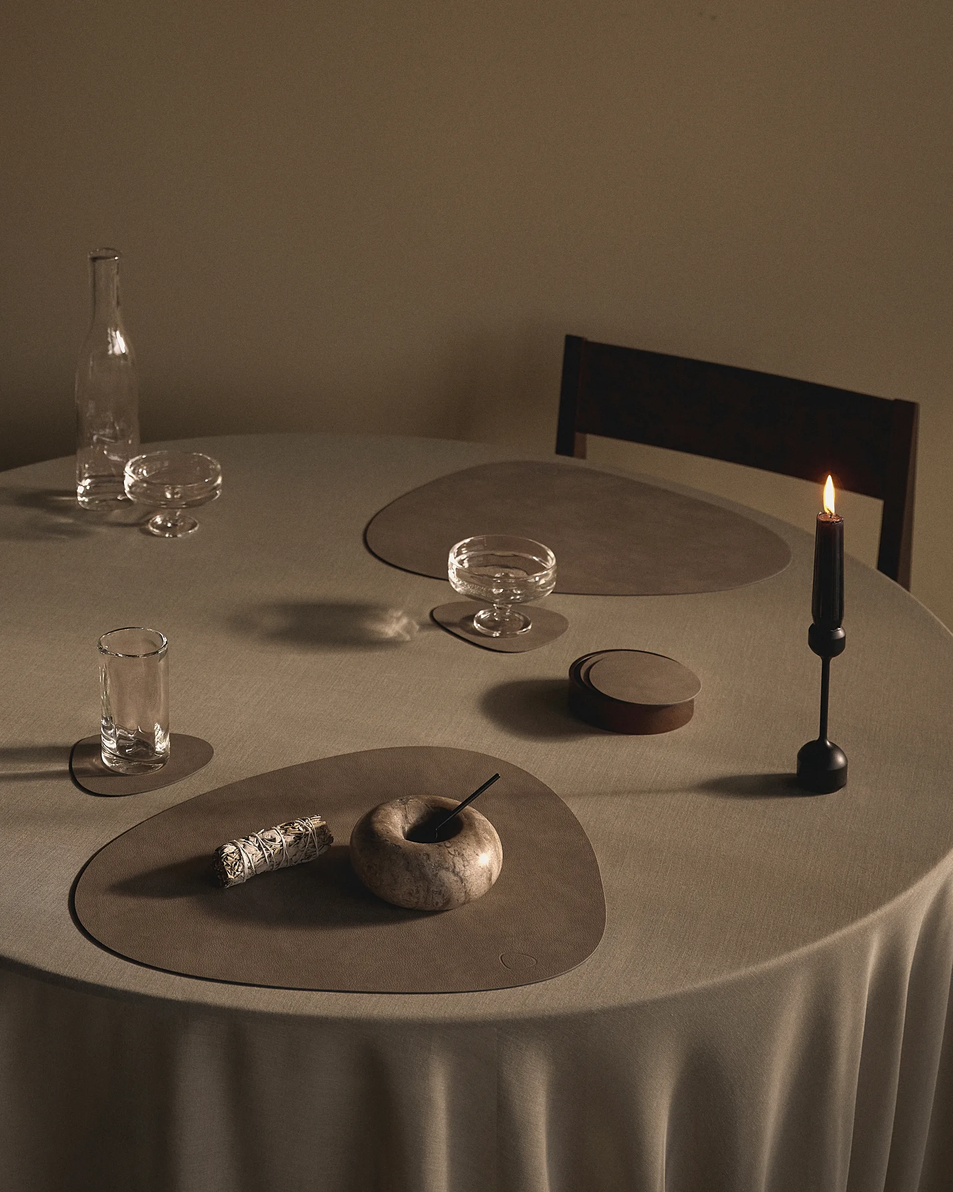 Almacenamiento para posavasos Wood Box , Smoked-oak, circle, S LIND DNA