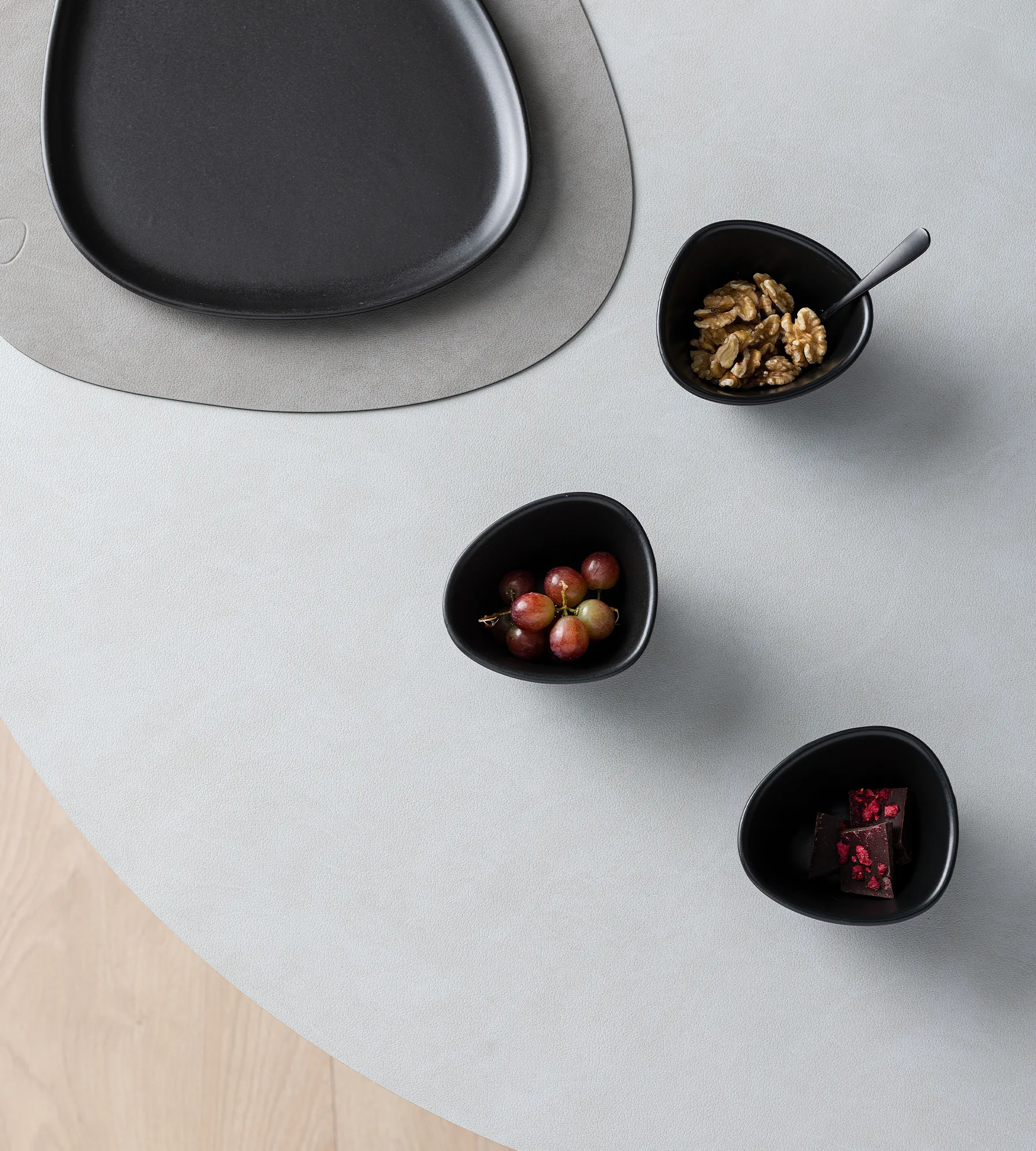 Bol Curve Stoneware S 10x11 cm, Black LIND DNA