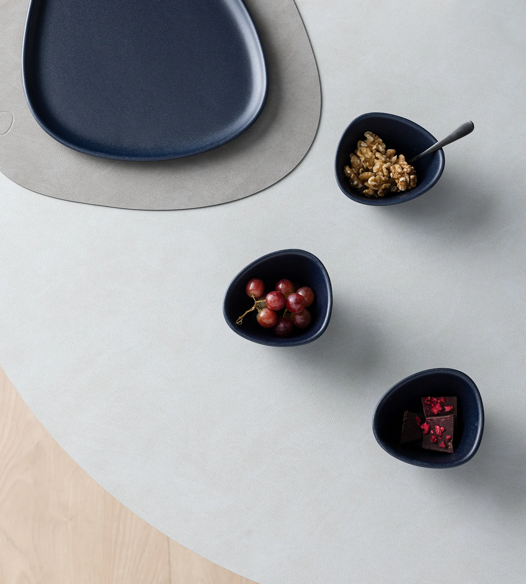 Bol Curve Stoneware S 10x11 cm, Navy blue LIND DNA