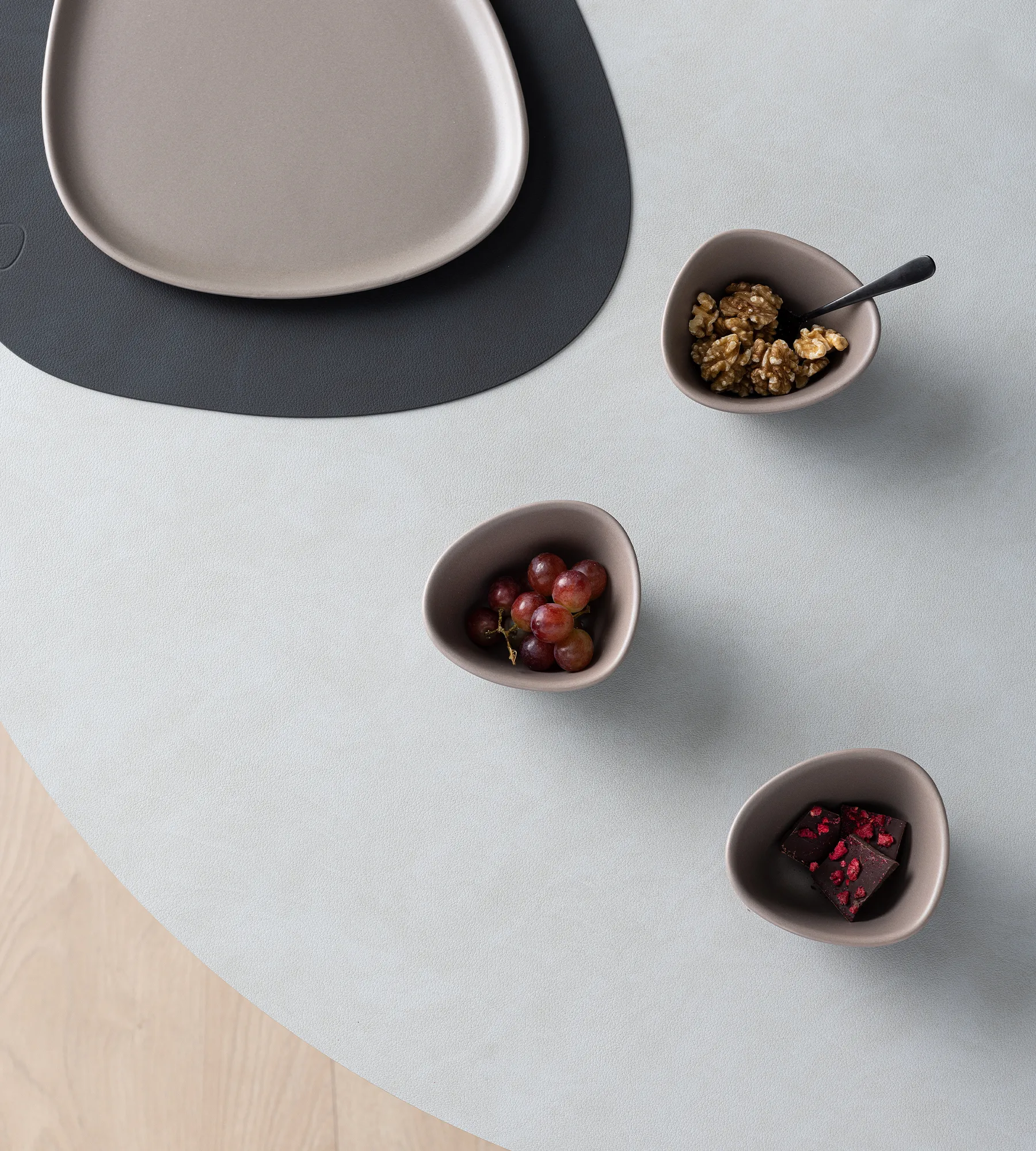 Bol Curve Stoneware S 10x11 cm, Warm Grey LIND DNA