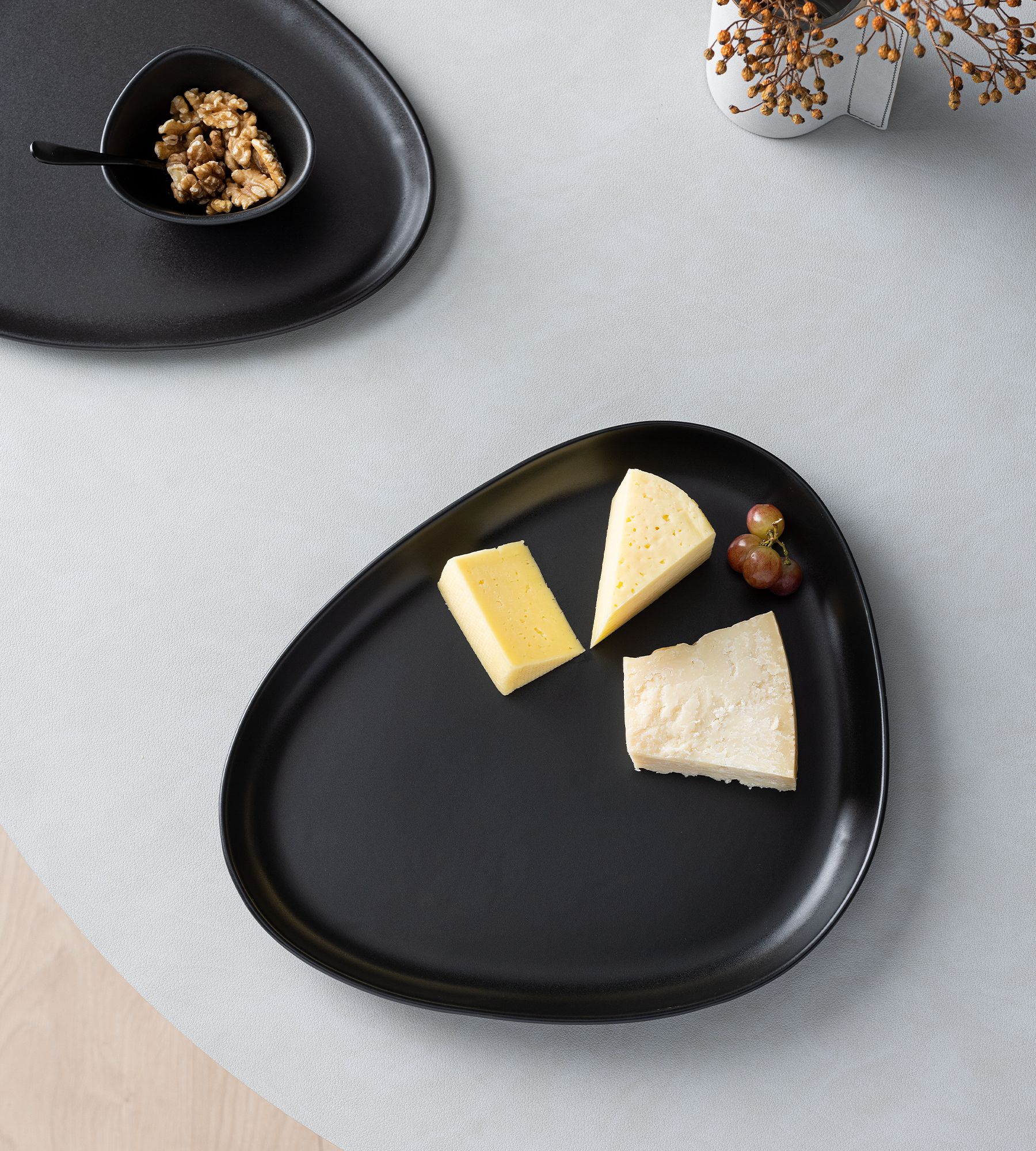 Fuente de servir Curve Stoneware 30x35 cm, Black LIND DNA