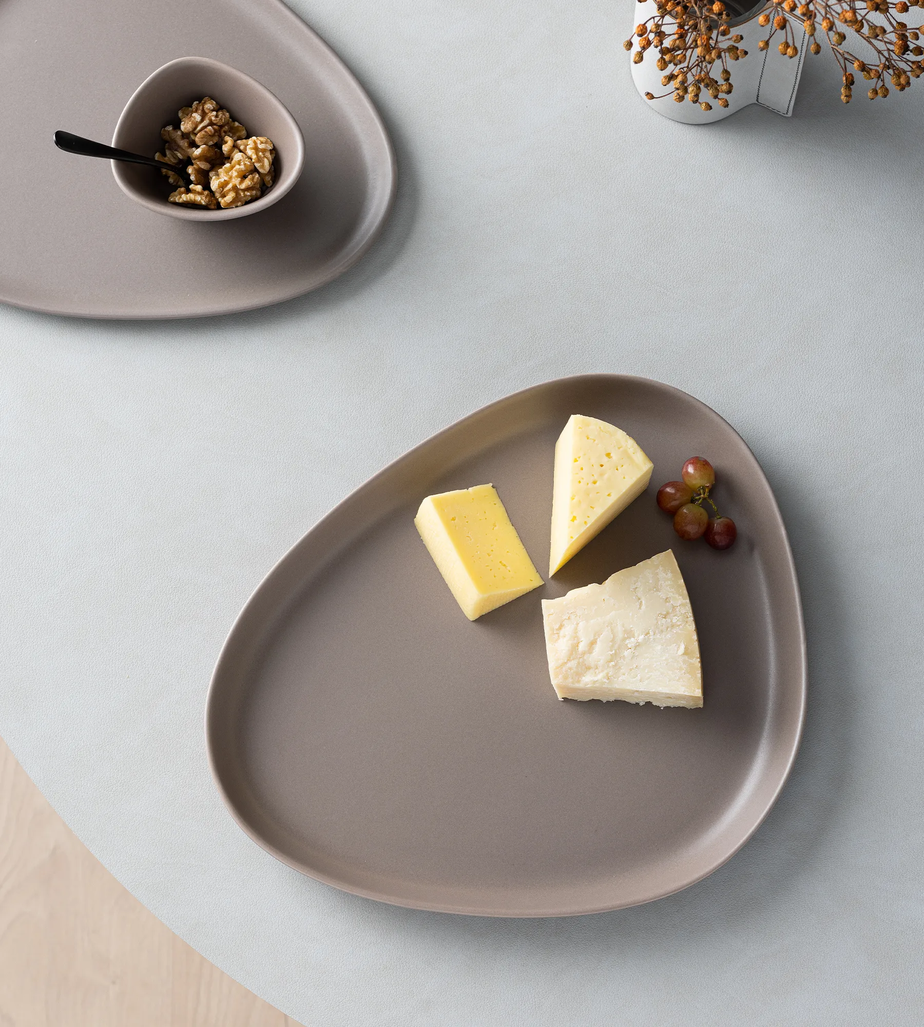 Fuente de servir Curve Stoneware 30x35 cm, Warm Grey LIND DNA