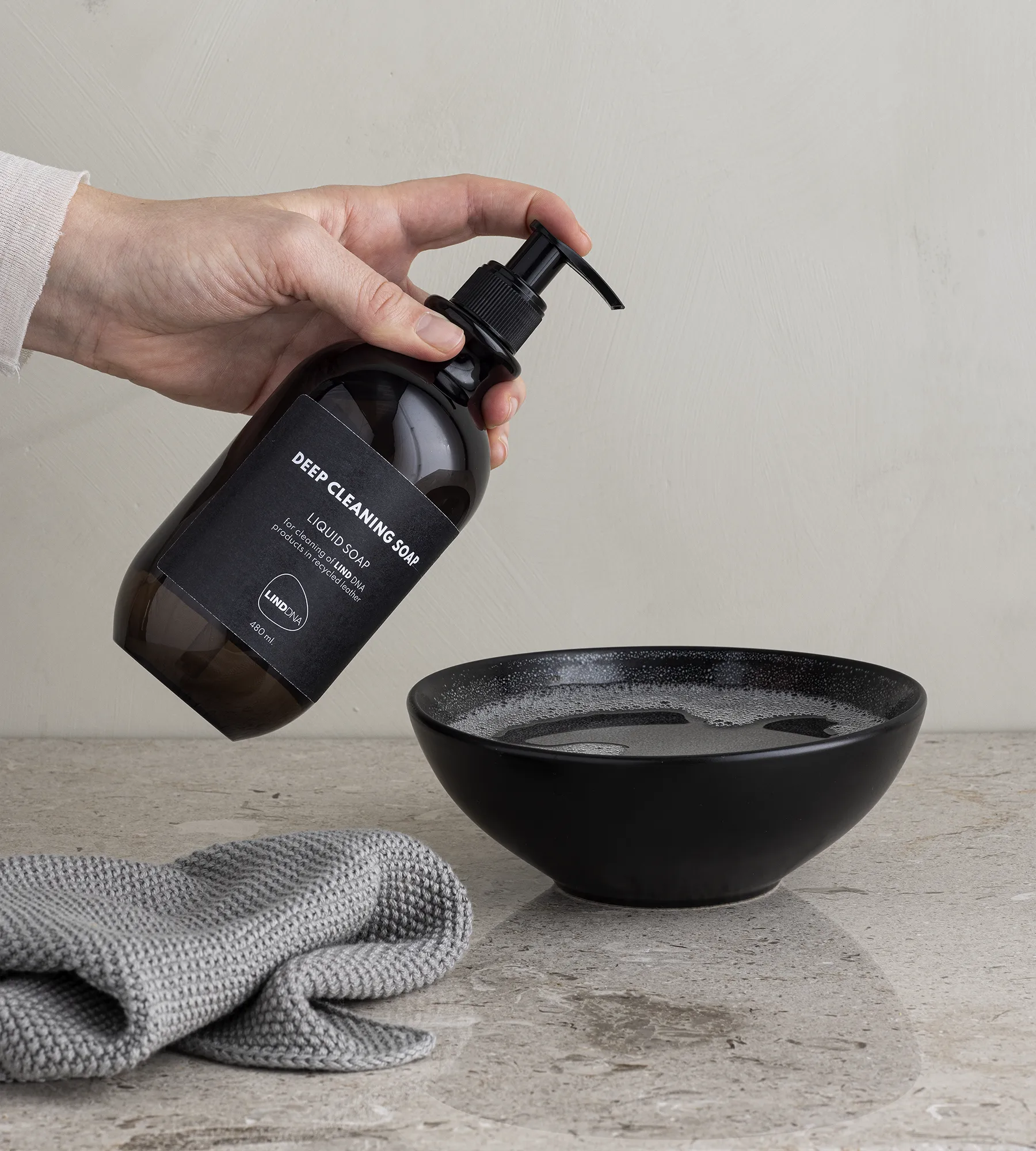 Jabón de limpieza profunda LIND DNA, 480 ml LIND DNA